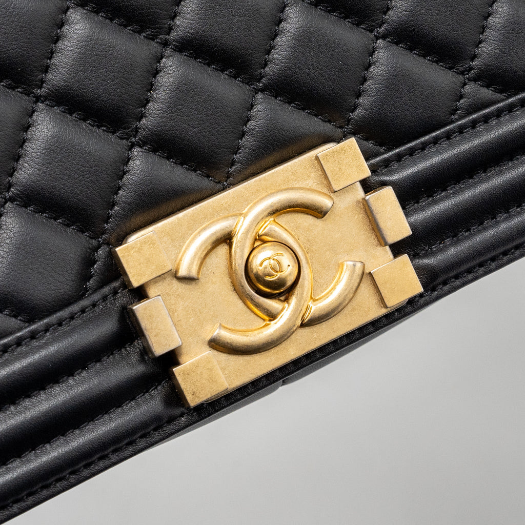 chanel-medium-boy-bag-smooth-calfskin-black-ghw