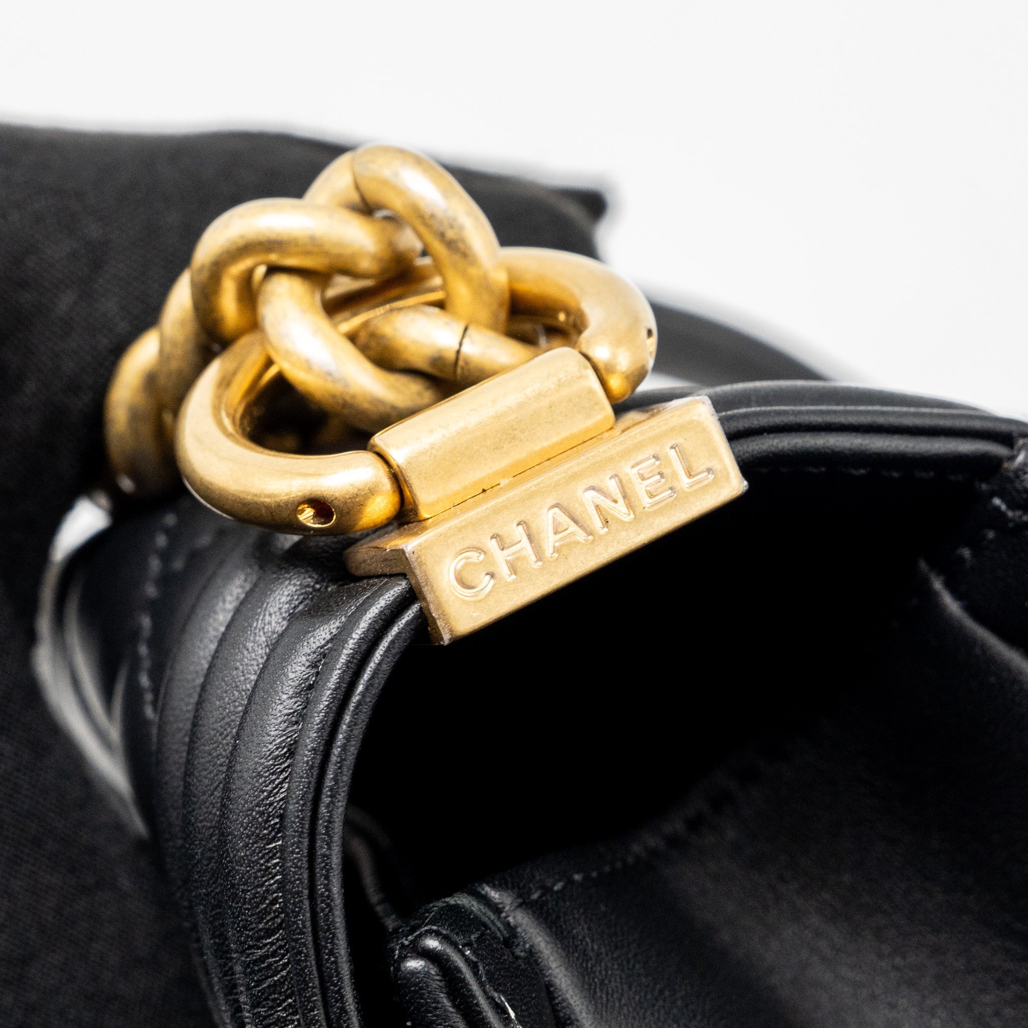 chanel-medium-boy-bag-smooth-calfskin-black-ghw