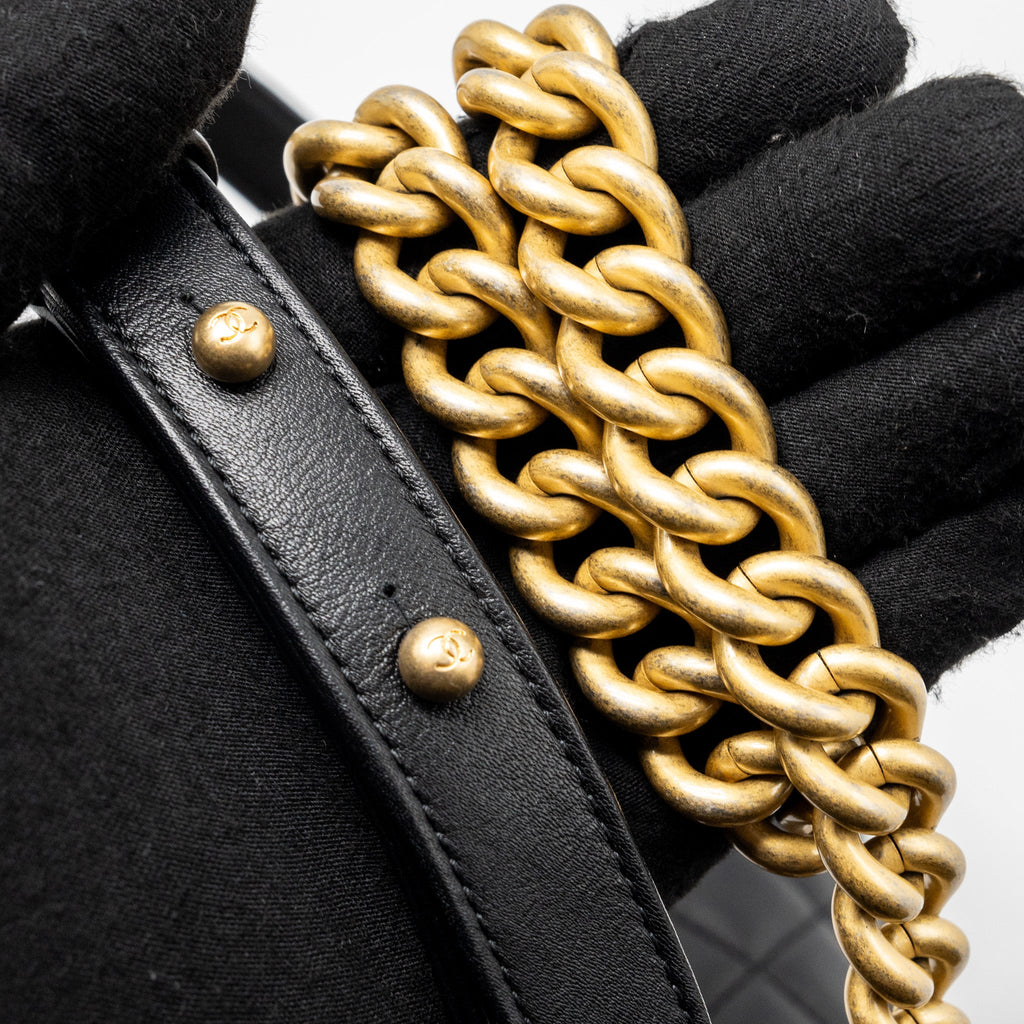 chanel-medium-boy-bag-smooth-calfskin-black-ghw