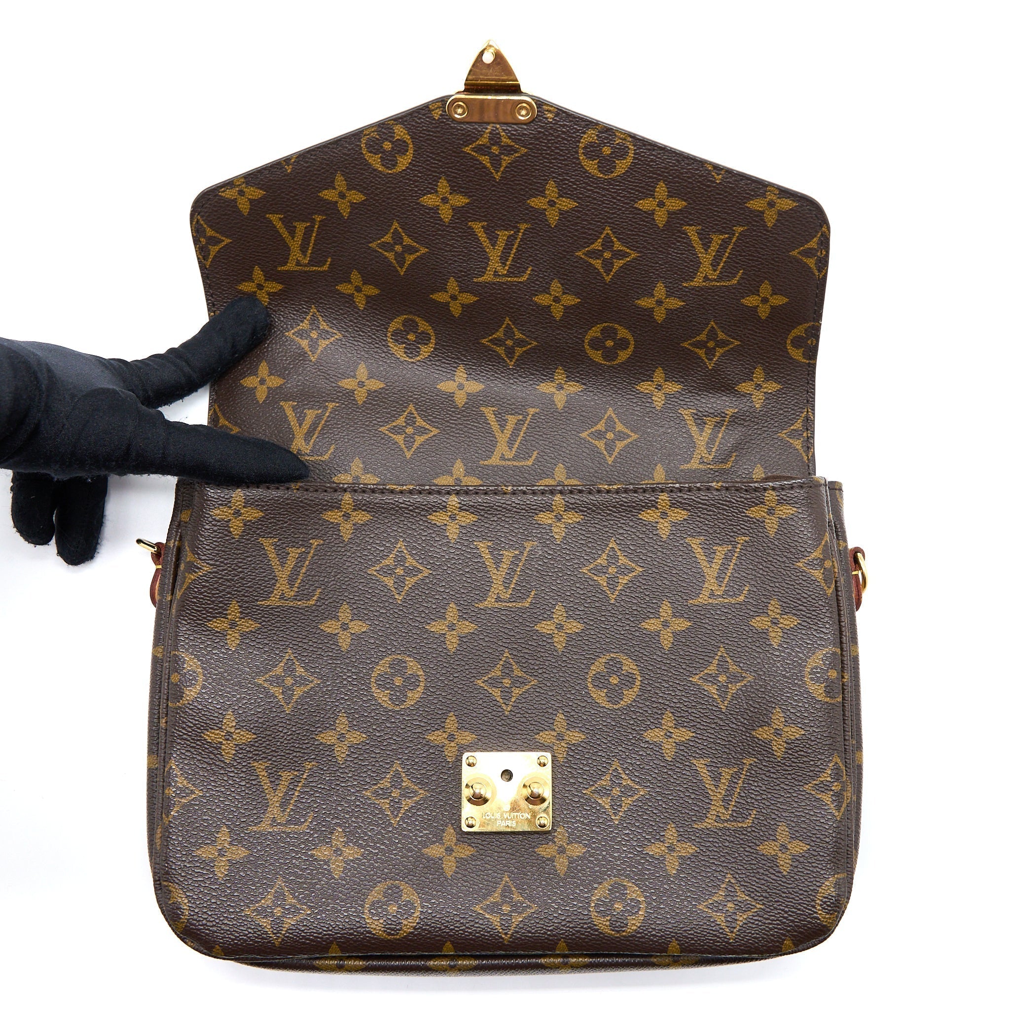 louis-vuitton-pochette-metis-monogram-canvas-ghw-12