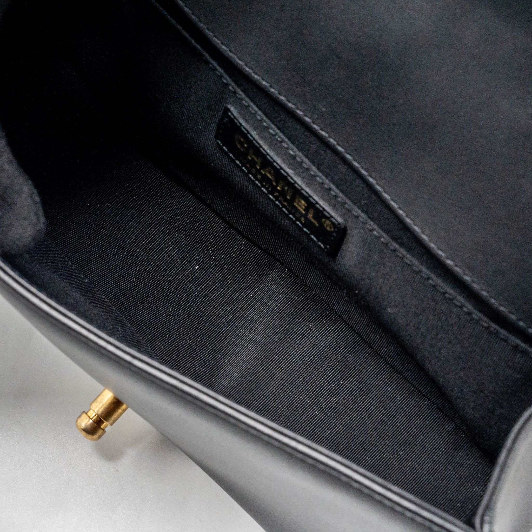 chanel-medium-boy-bag-smooth-calfskin-black-ghw
