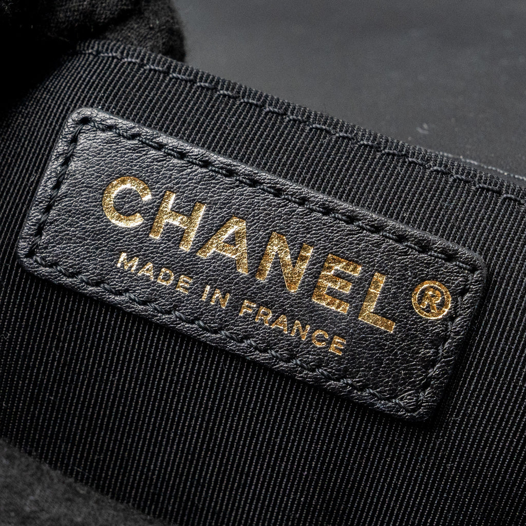 chanel-medium-boy-bag-smooth-calfskin-black-ghw