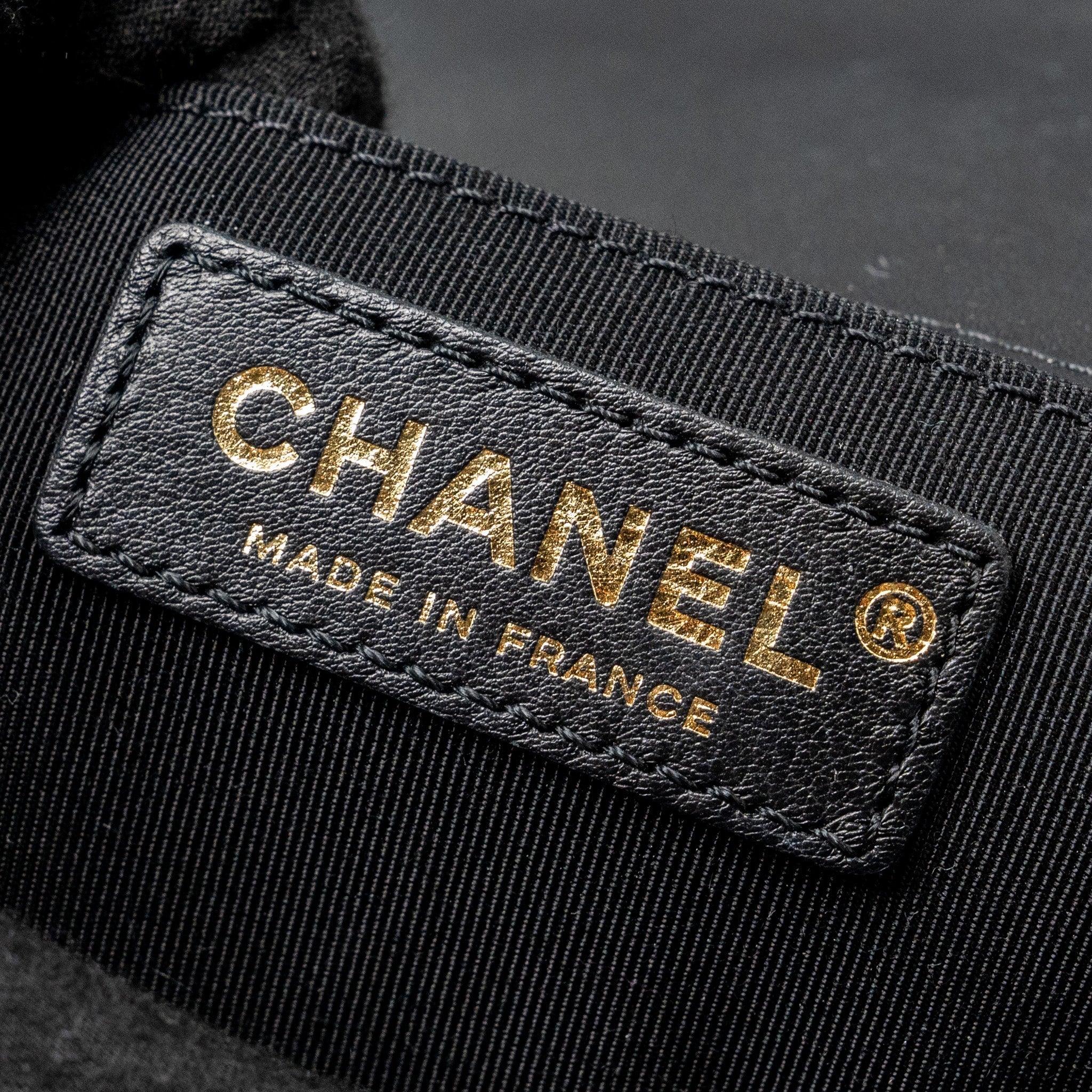 chanel-medium-boy-bag-smooth-calfskin-black-ghw