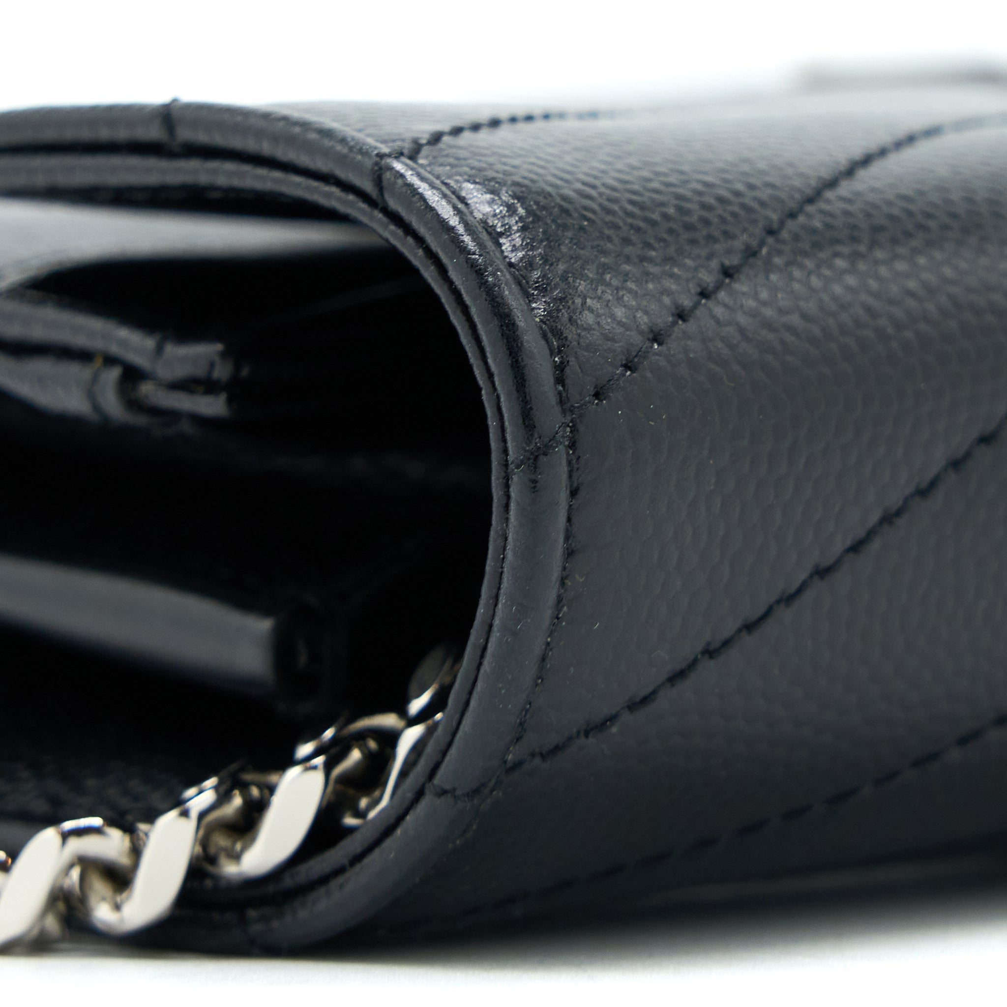 saint-laurent-ysl-envelop-chain-wallet-grained-calfskin-black-shw