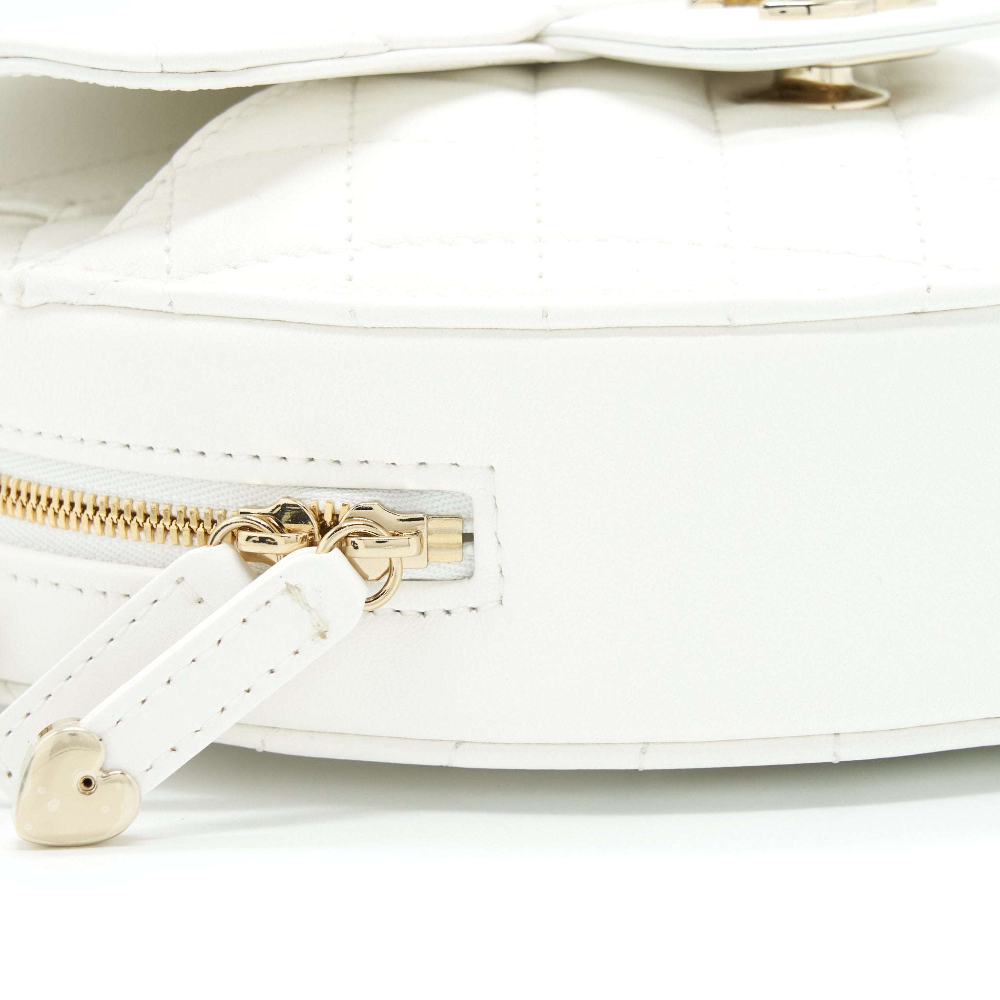 chanel-22s-heart-bag-lambskin-white-lghw-microchip