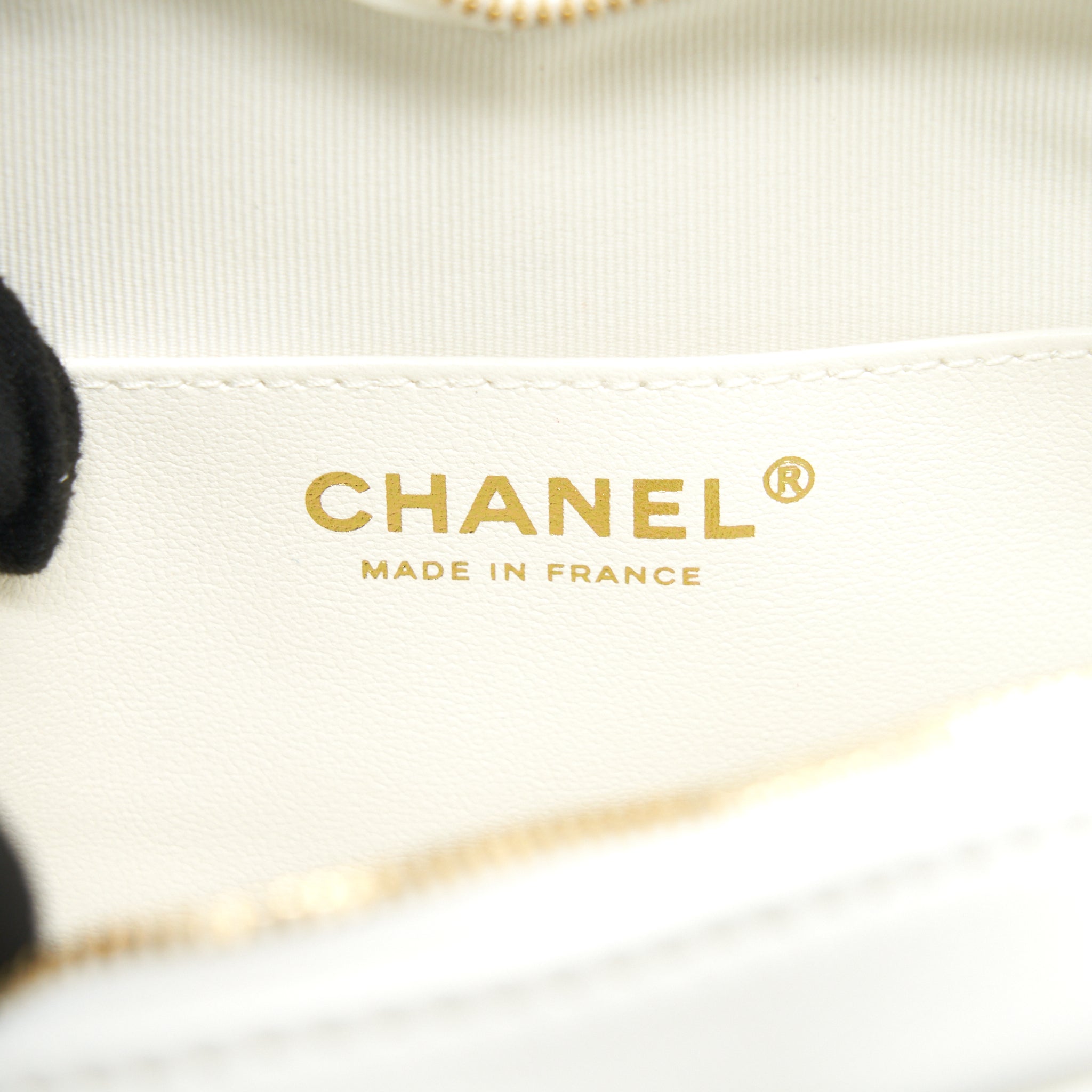 chanel-22s-heart-bag-lambskin-white-lghw-microchip