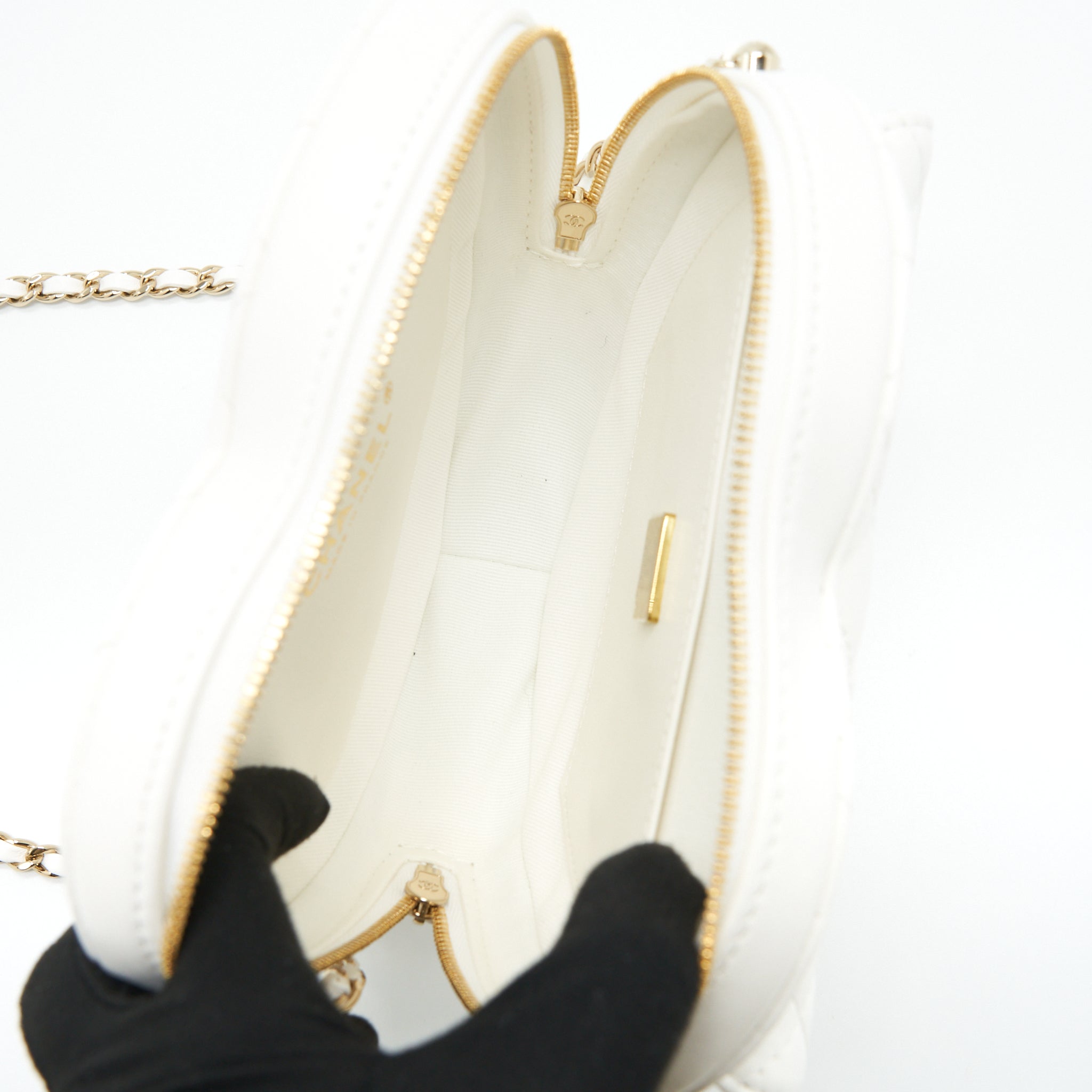 chanel-22s-heart-bag-lambskin-white-lghw-microchip