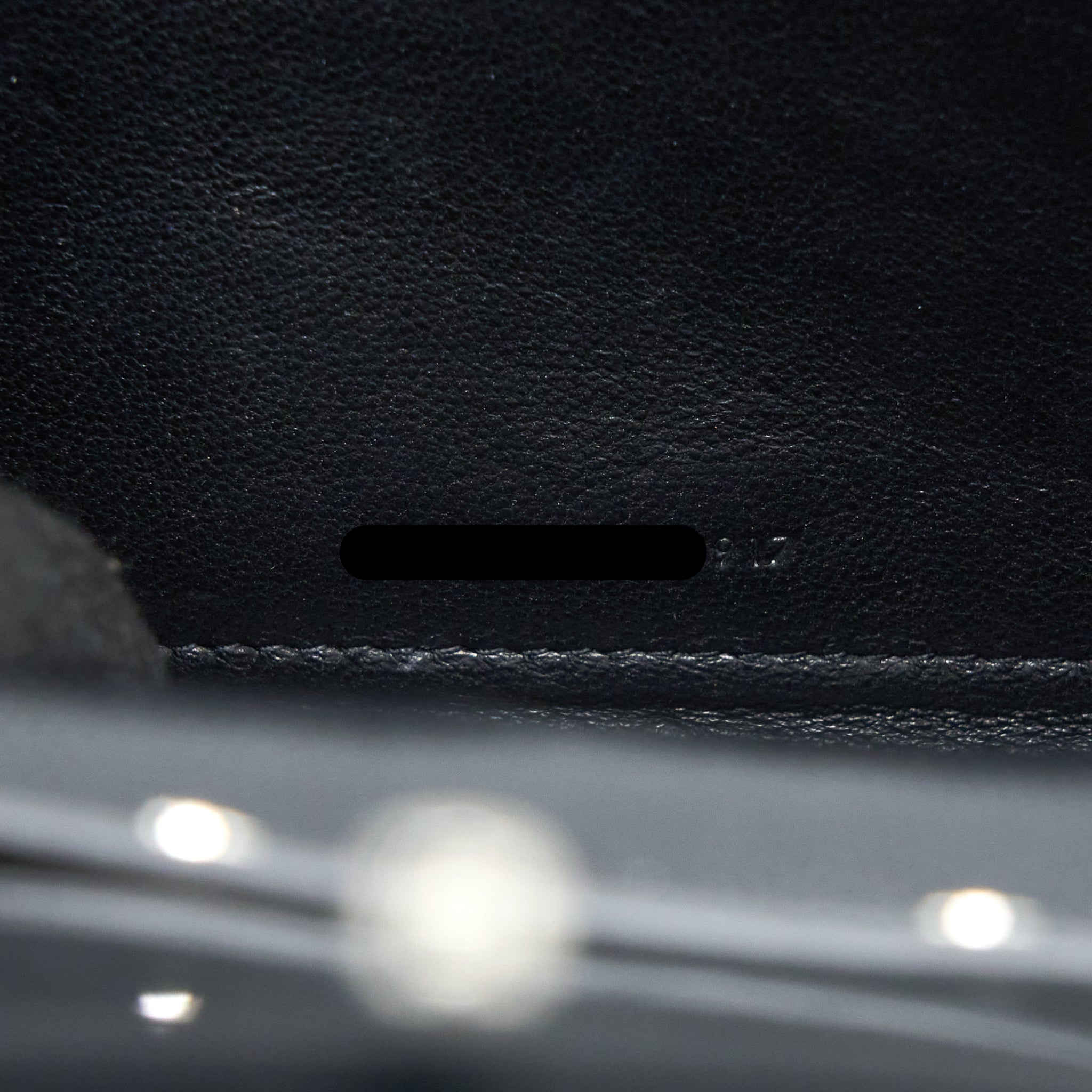 saint-laurent-ysl-envelop-chain-wallet-grained-calfskin-black-shw