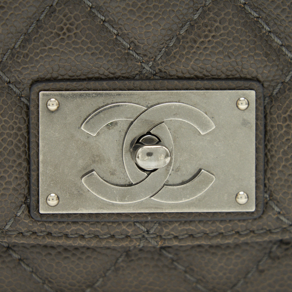 chanel-seasonal-jumbo-caviar-flap-bag-grey-with-ruthenium-hardware