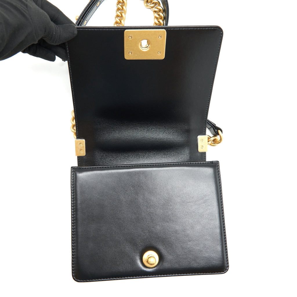 chanel-22p-mini-boy-chain-handbag-calfskin-black-ghw