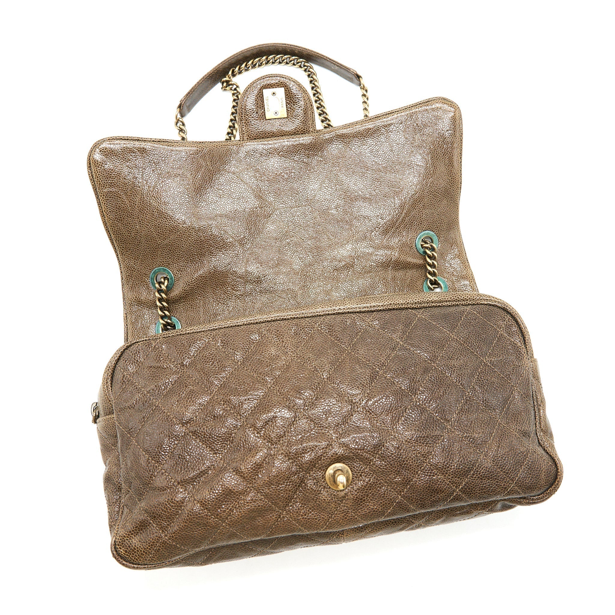 chanel-seasonal-caviar-jumbo-flap-bag-with-ghw