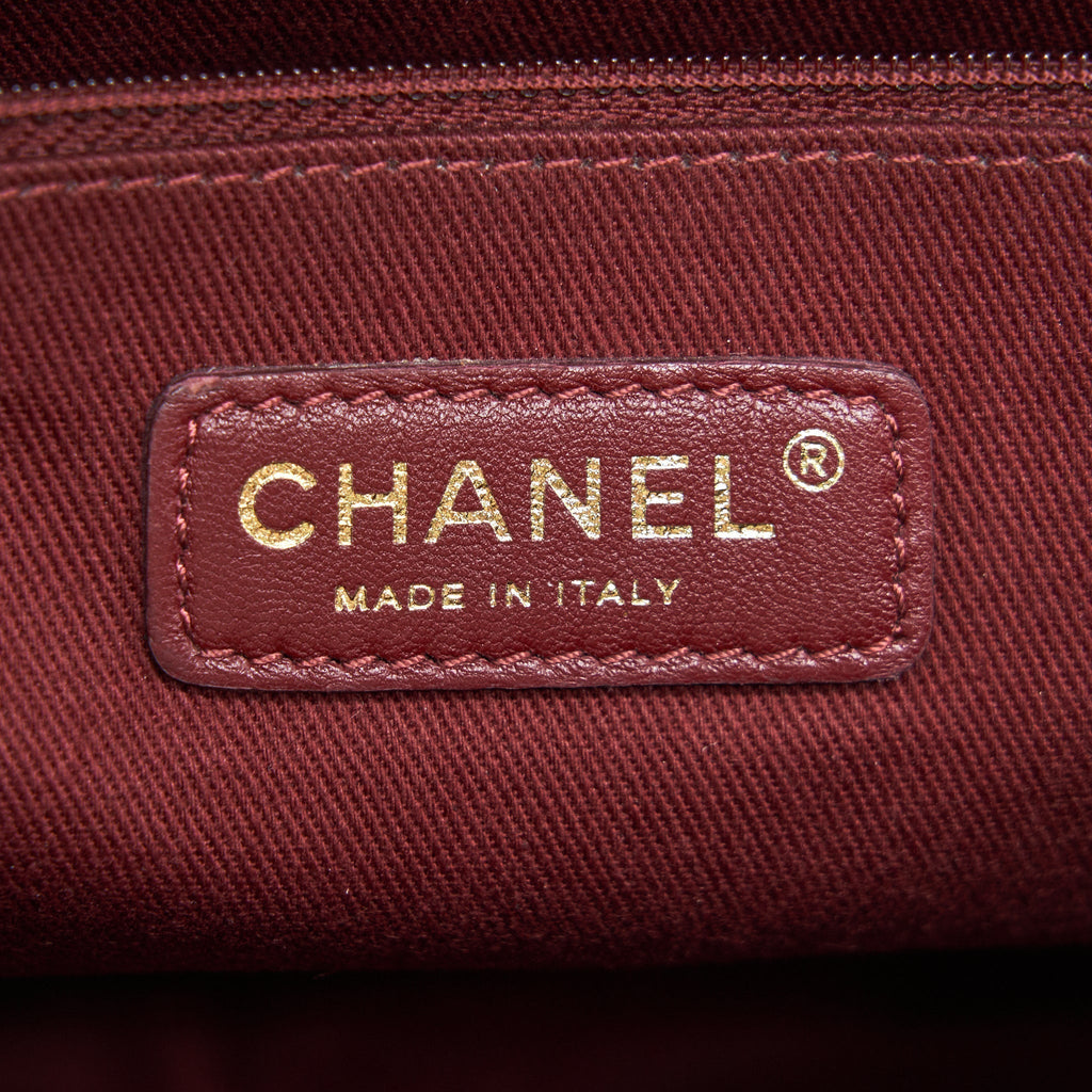 chanel-seasonal-caviar-jumbo-flap-bag-with-ghw