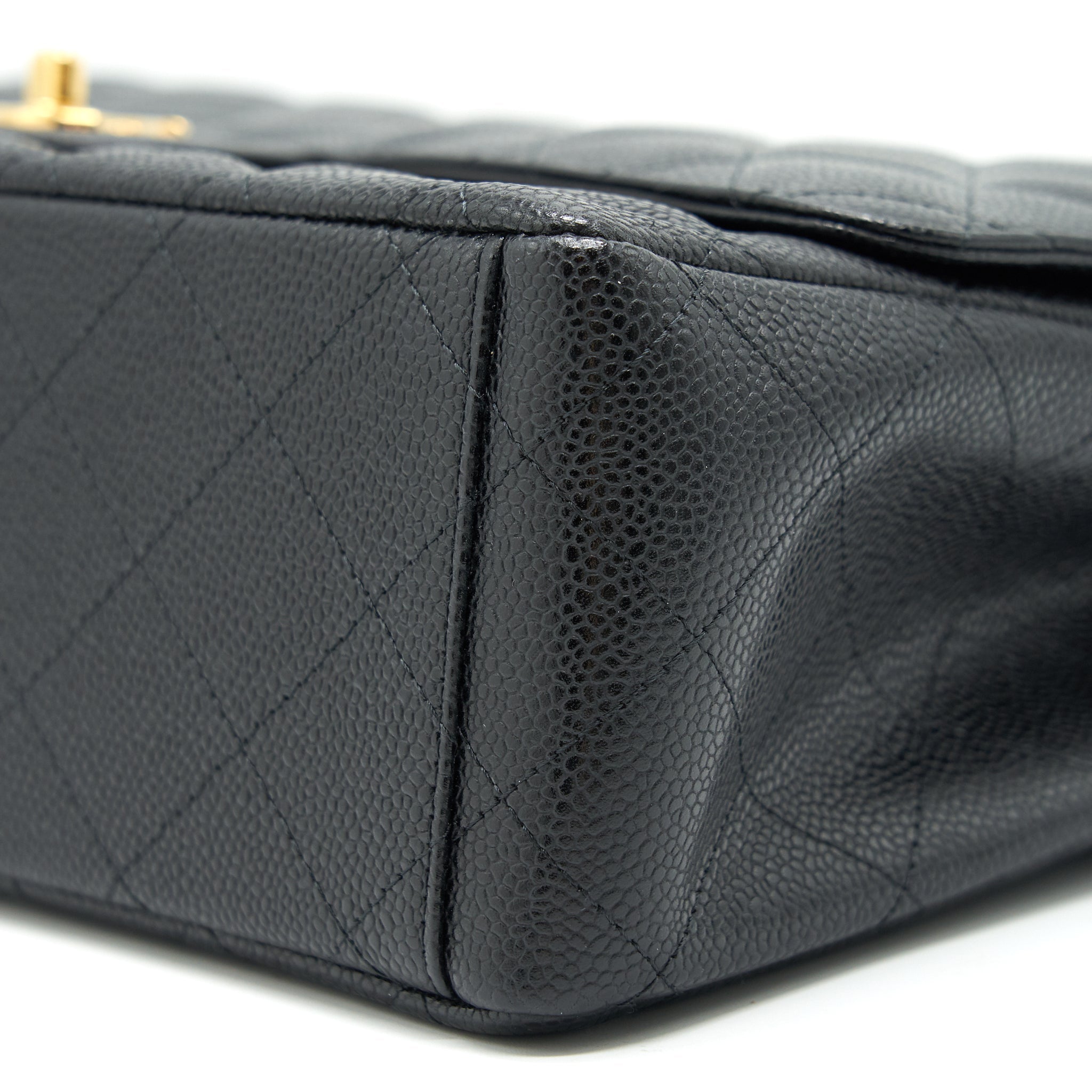 chanel-maxi-classic-double-flap-black-caviar-ghw