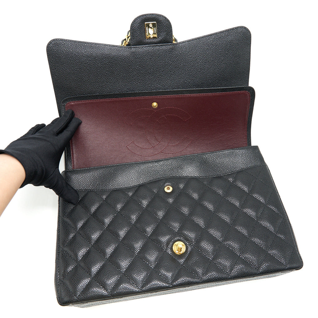 chanel-maxi-classic-double-flap-black-caviar-ghw