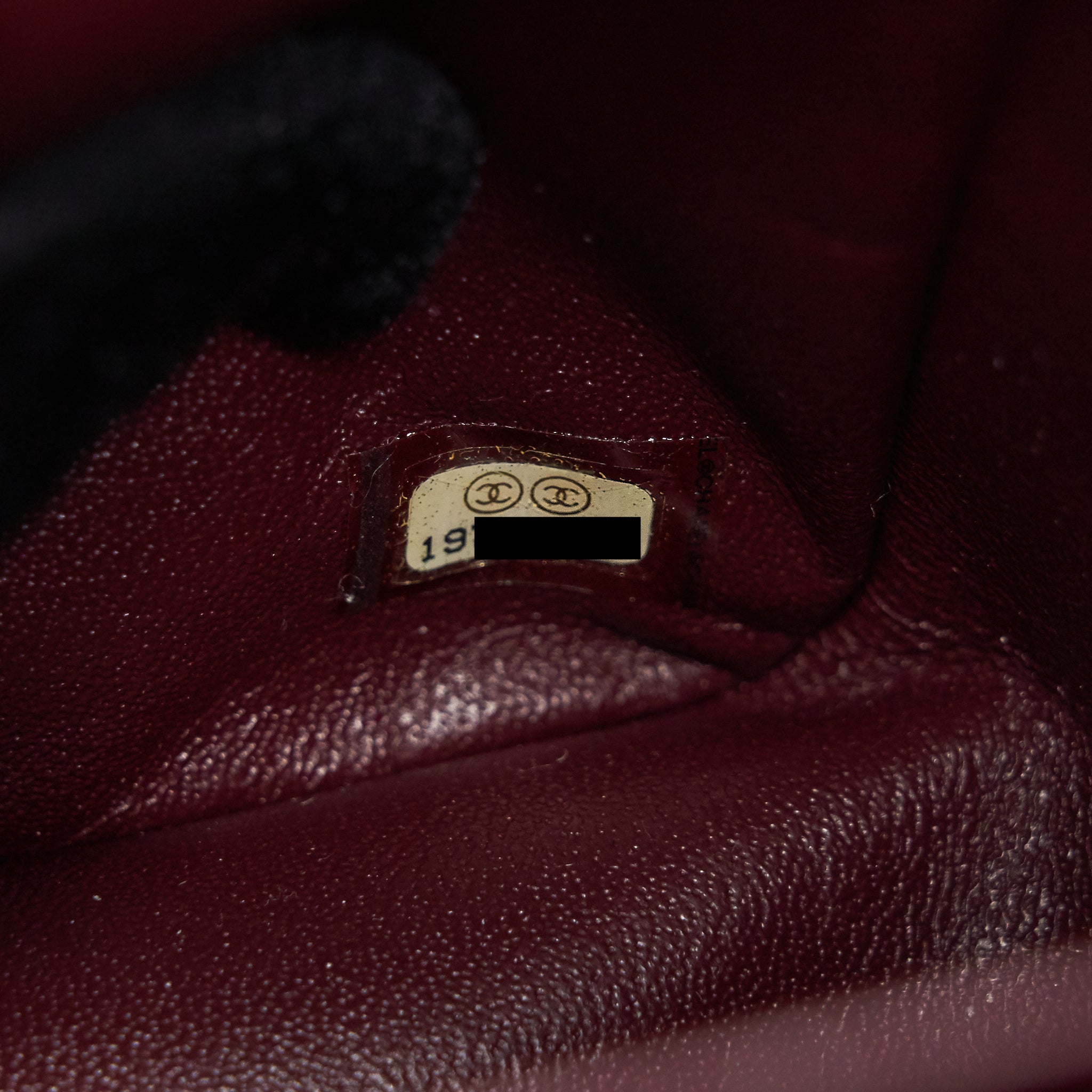 chanel-maxi-classic-double-flap-black-caviar-ghw
