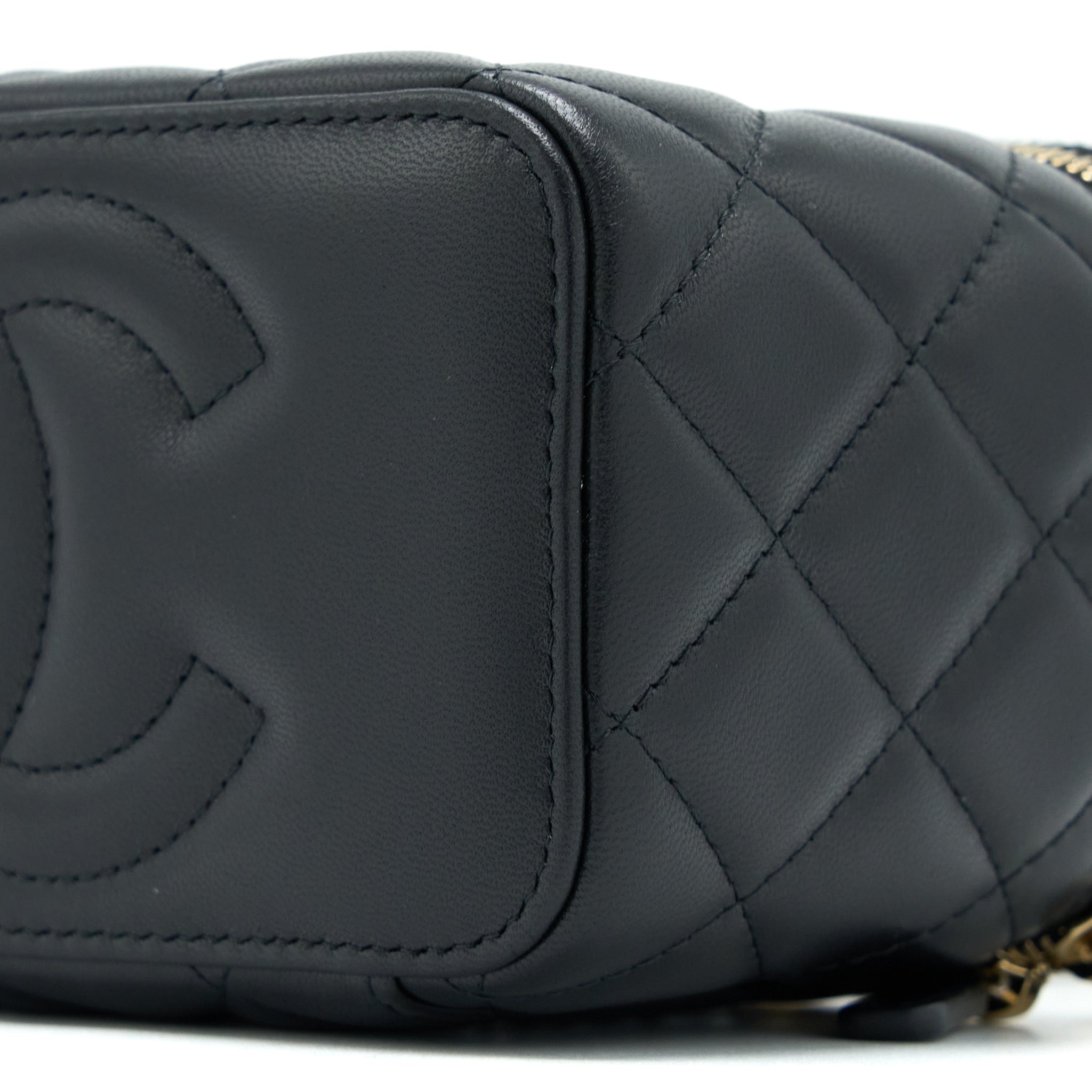 chanel-22a-pearl-crush-long-vanity-with-chain-lambskin-black-ghw-microchip