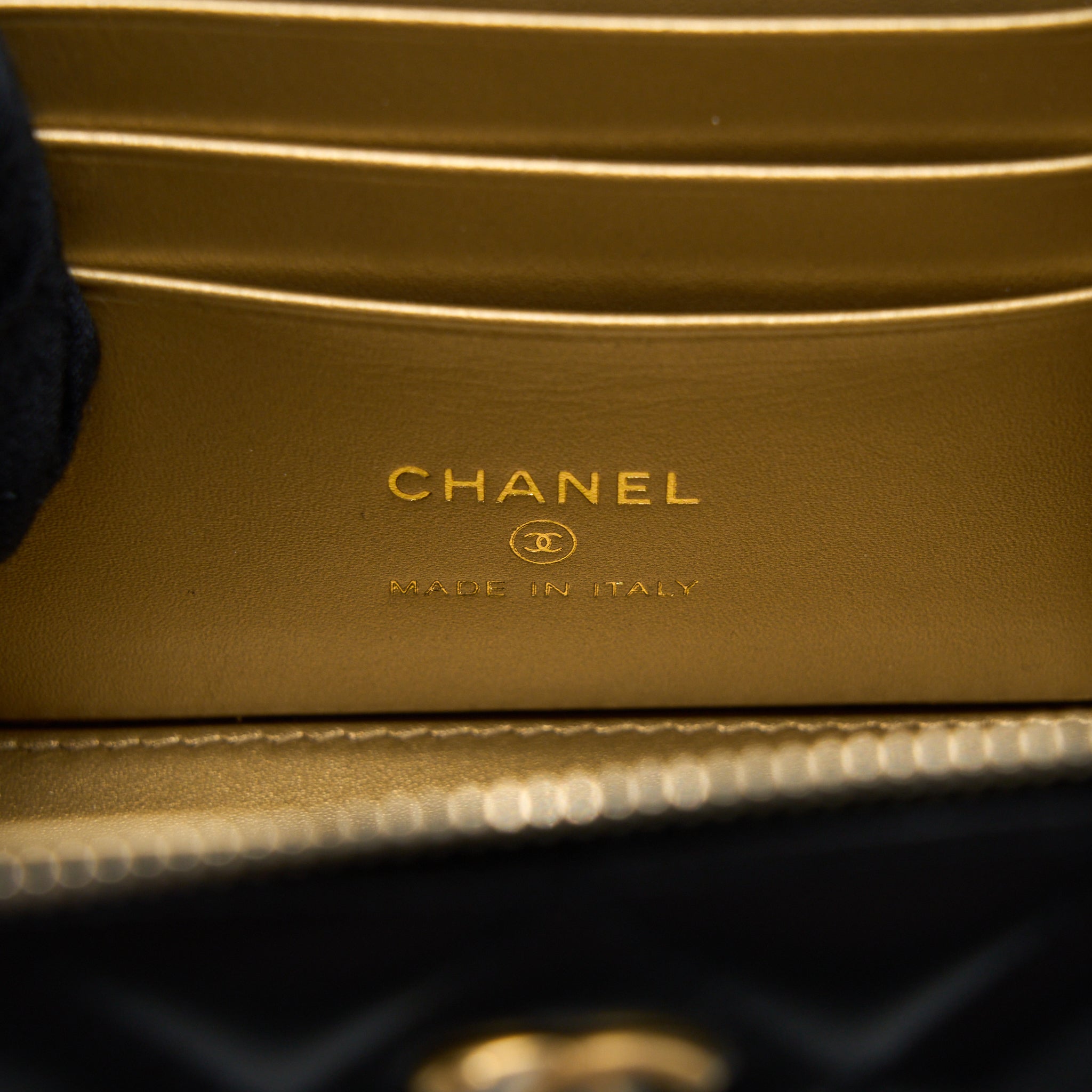 chanel-22a-pearl-crush-long-vanity-with-chain-lambskin-black-ghw-microchip