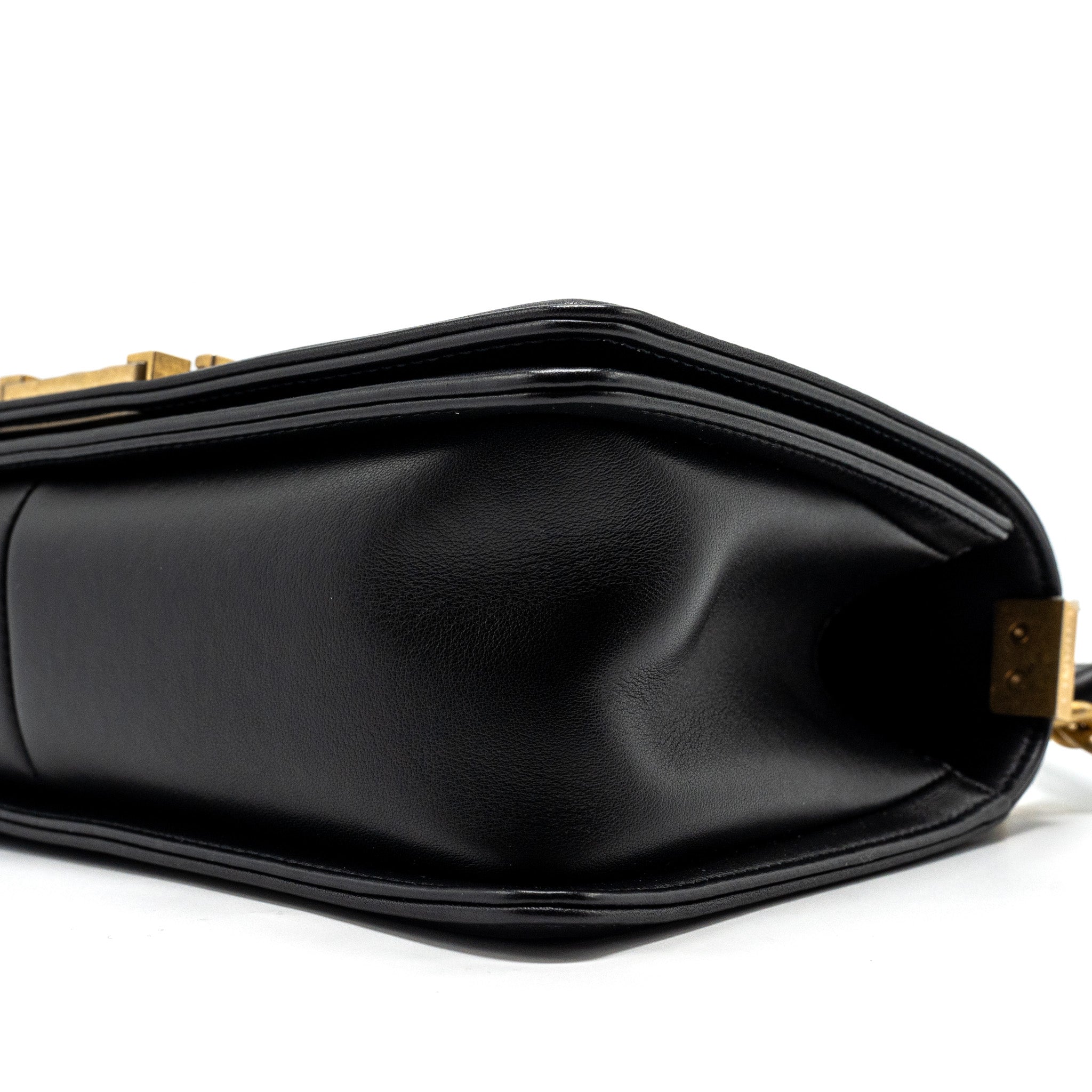 chanel-medium-boy-bag-lambskin-black-ghw
