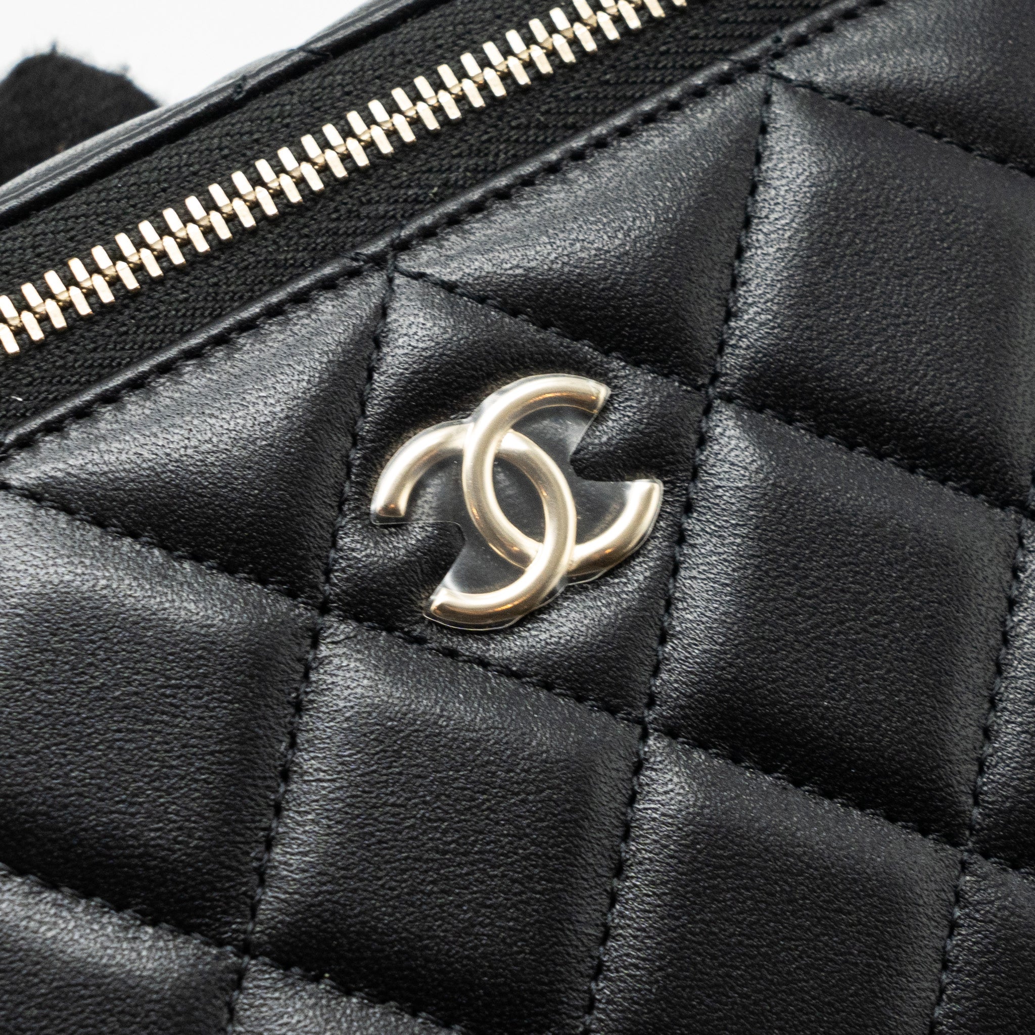 chanel-top-handle-long-vanity-with-chain-lambskin-black-lghwmicrochip-2