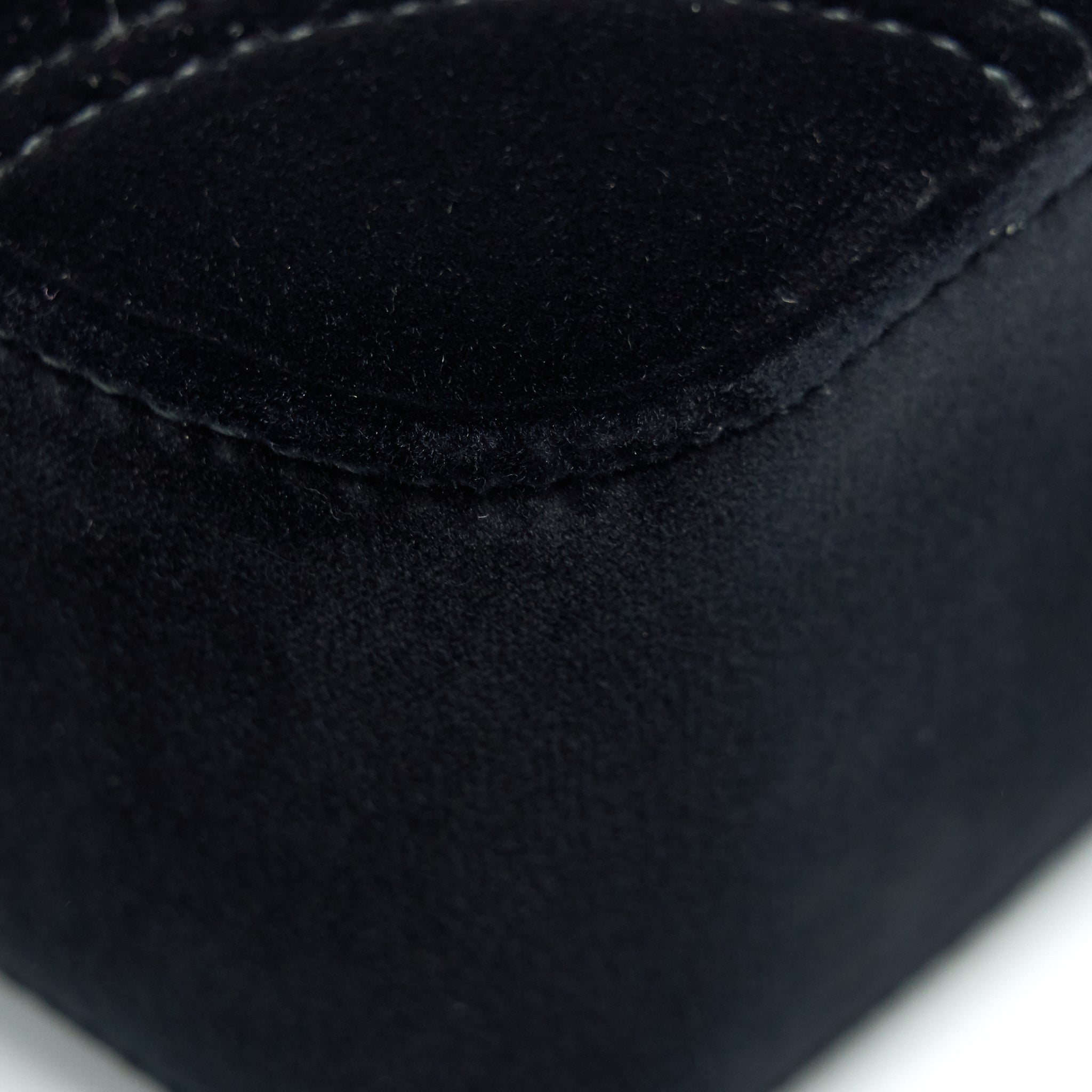 gucci-marmont-flap-bag-velvet-black