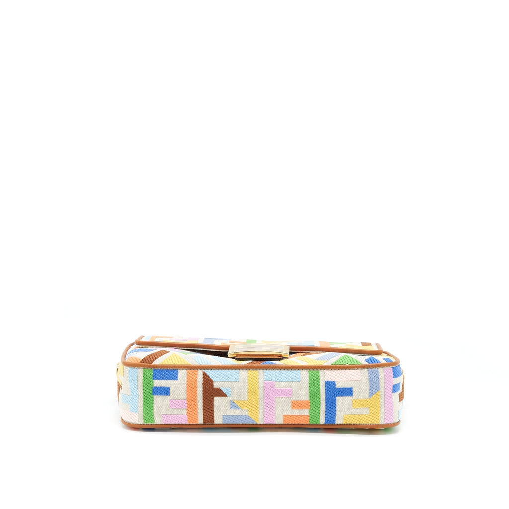fendi-baguette-bag-in-ff-motif-canvas-multicolor