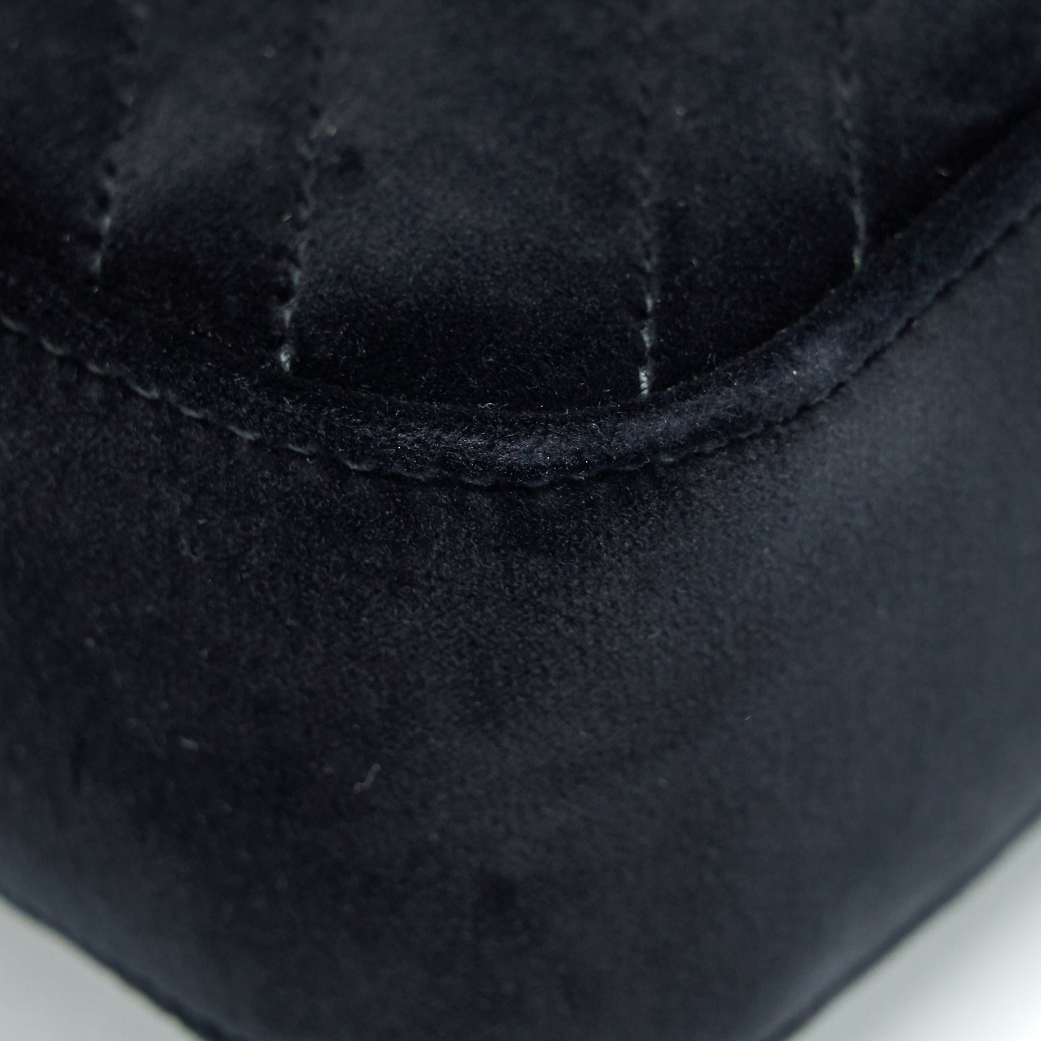 gucci-marmont-flap-bag-velvet-black