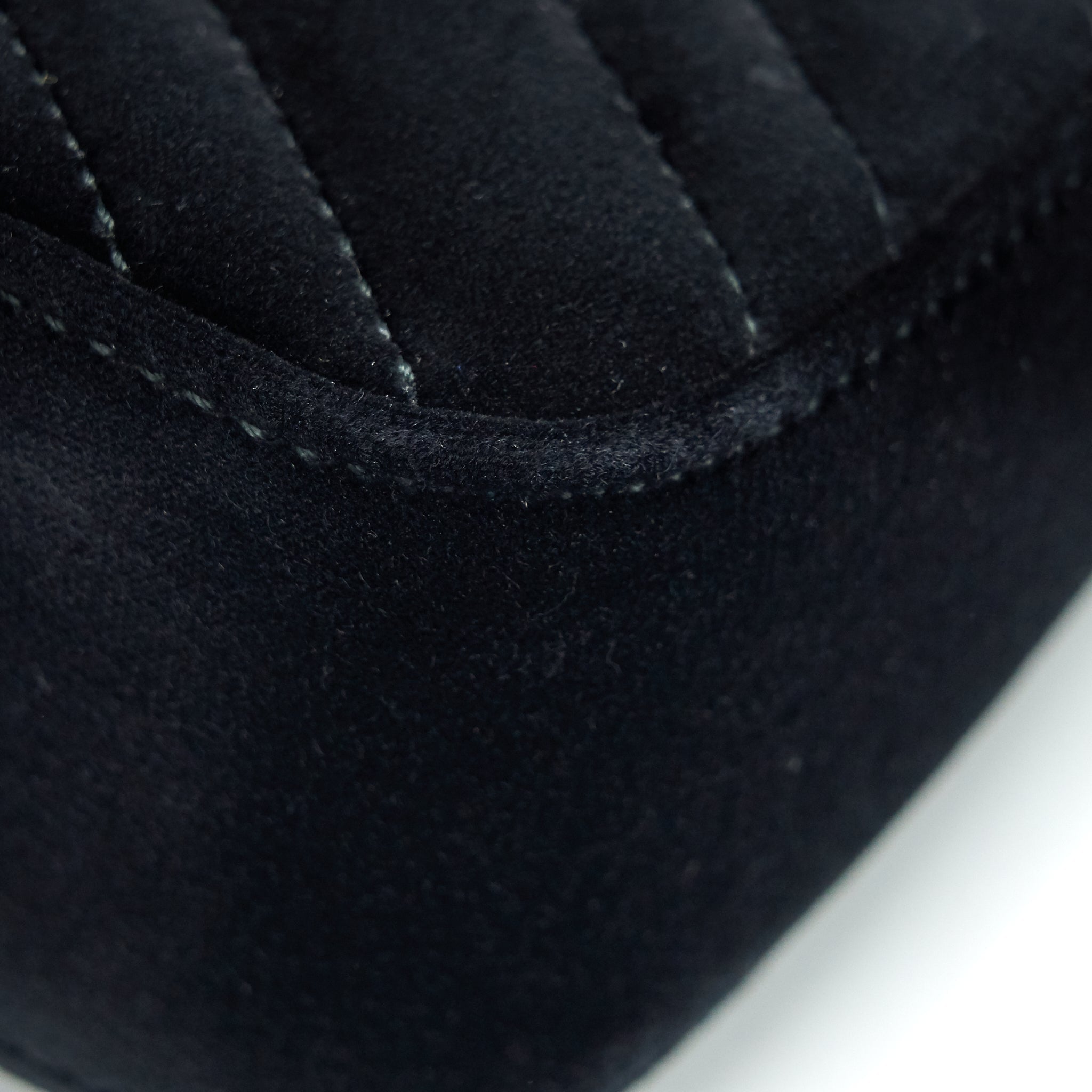 gucci-marmont-flap-bag-velvet-black