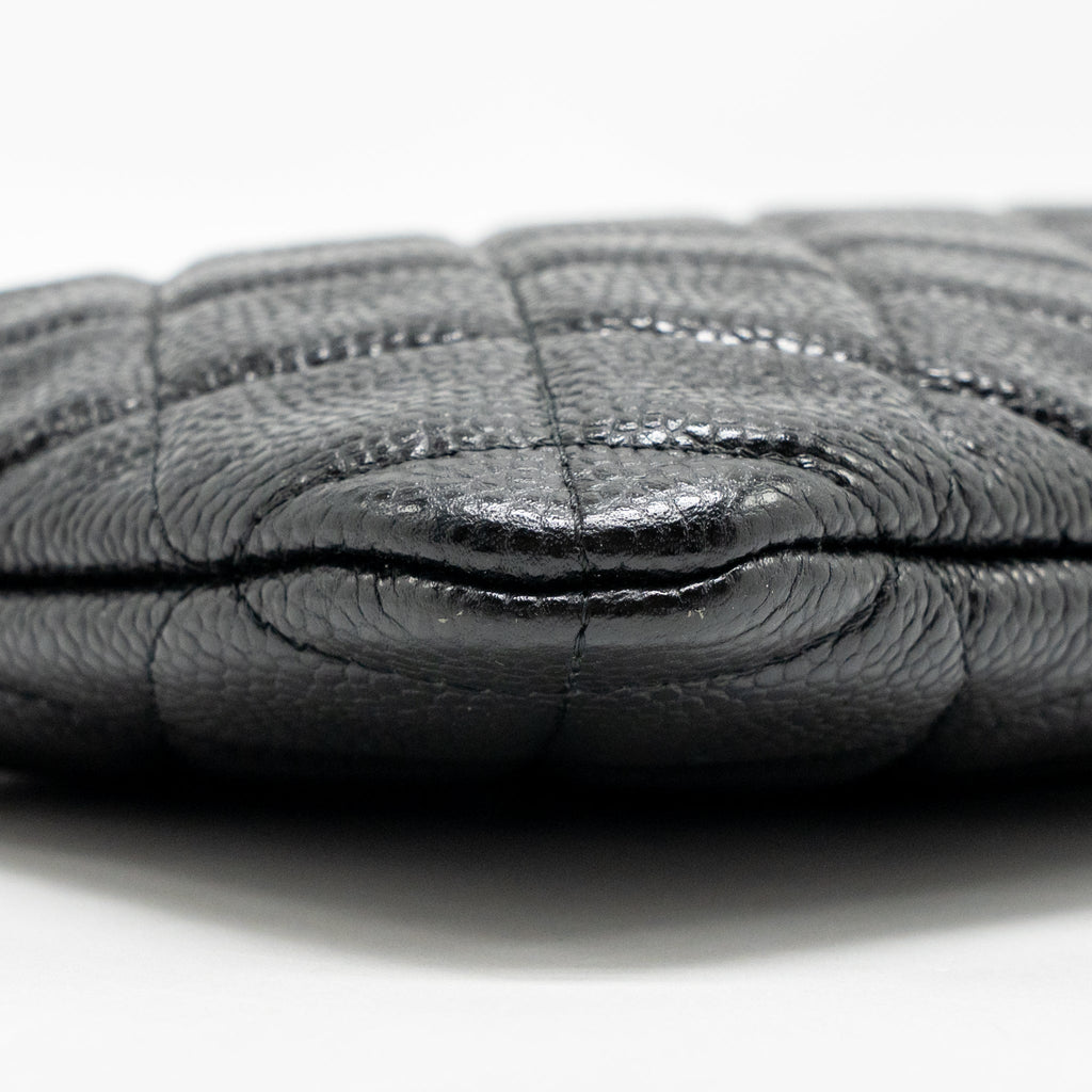chanel-classic-zipped-pouch-caviar-black-lghw