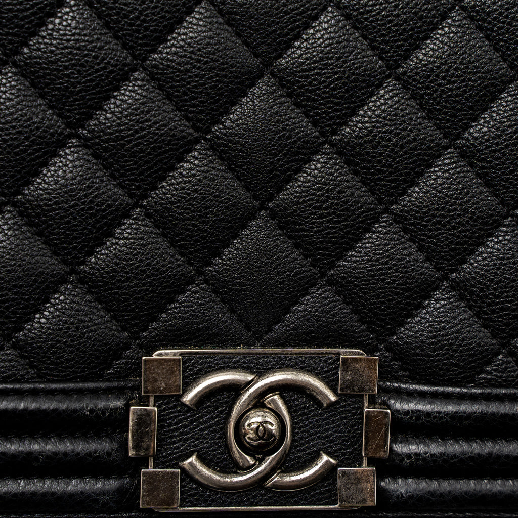 chanel-medium-boy-bag-grained-calfskin-black-ruthenium-hardware