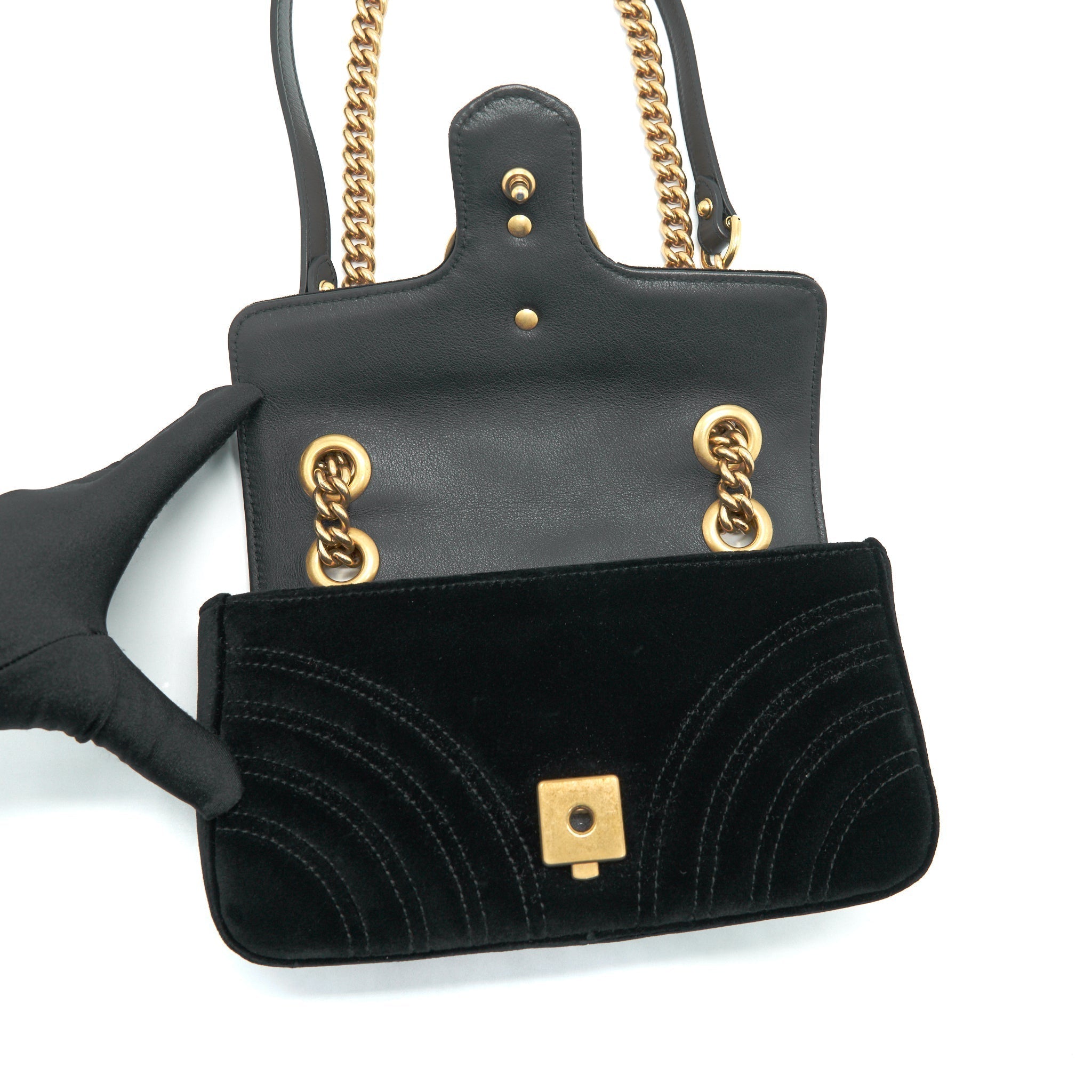 gucci-marmont-flap-bag-velvet-black