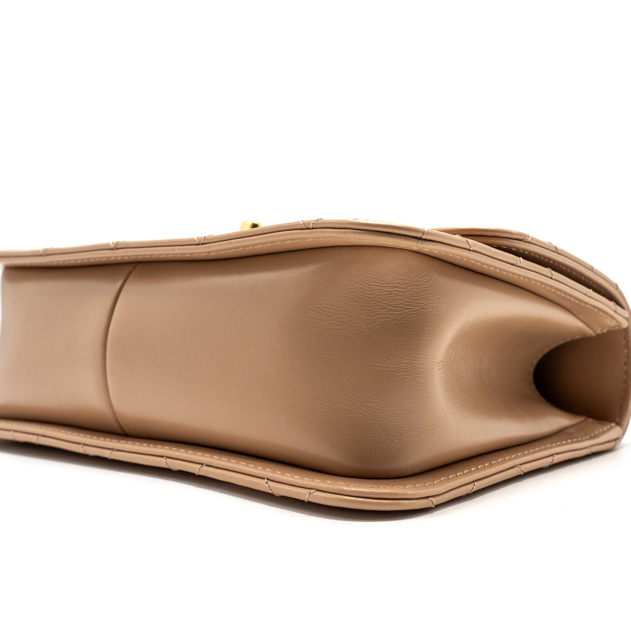 chanel-21a-gold-crush-flap-bag-calfskin-beige-ghw-microchip