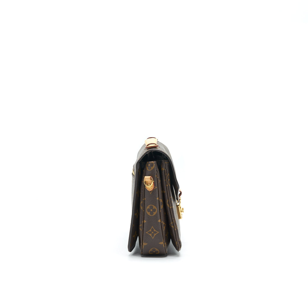 louis-vuitton-pochette-metis-monogram-canvas-1