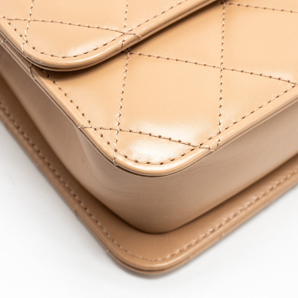 chanel-21a-gold-crush-flap-bag-calfskin-beige-ghw-microchip