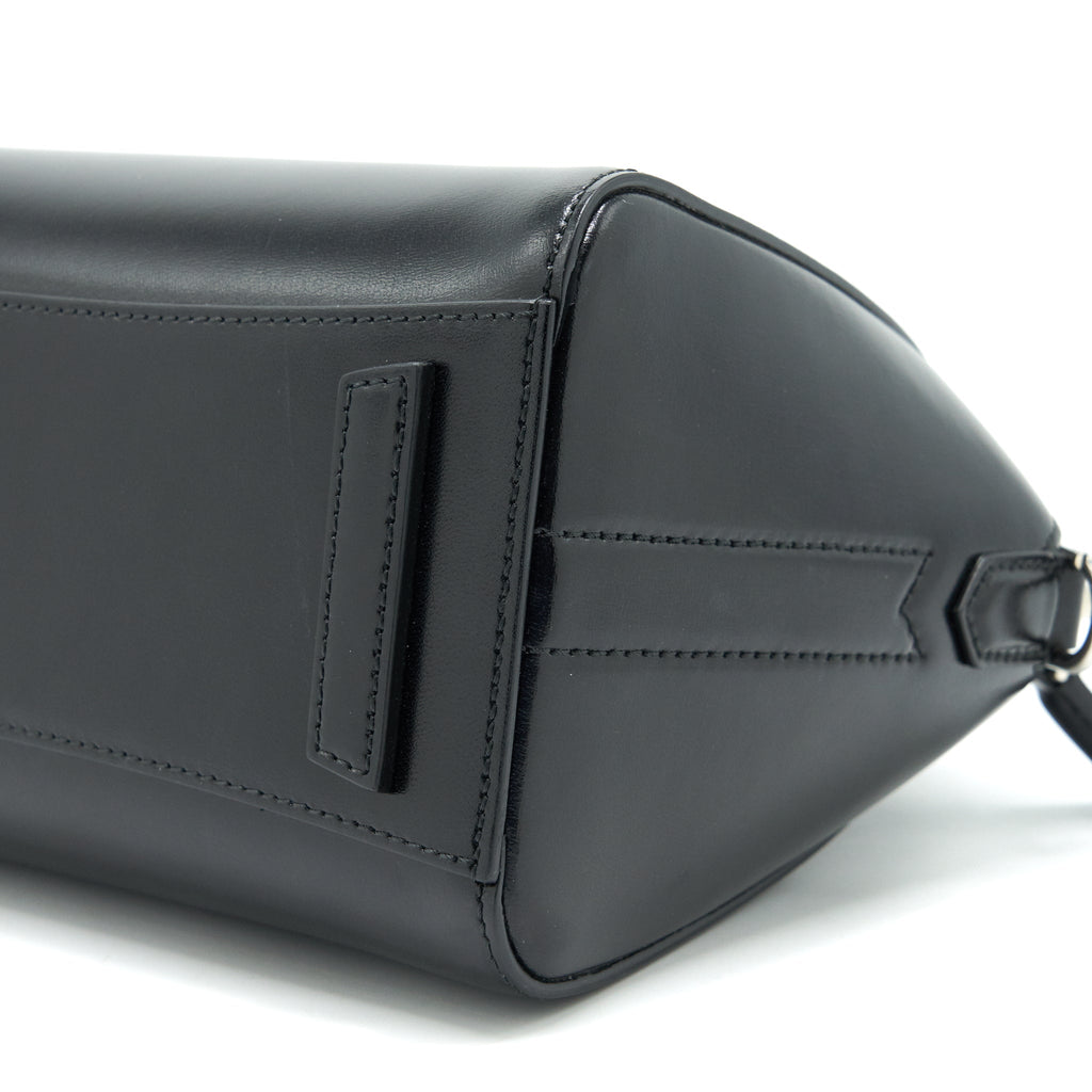 givenchy-antigona-mini-in-black-smooth-calfskin
