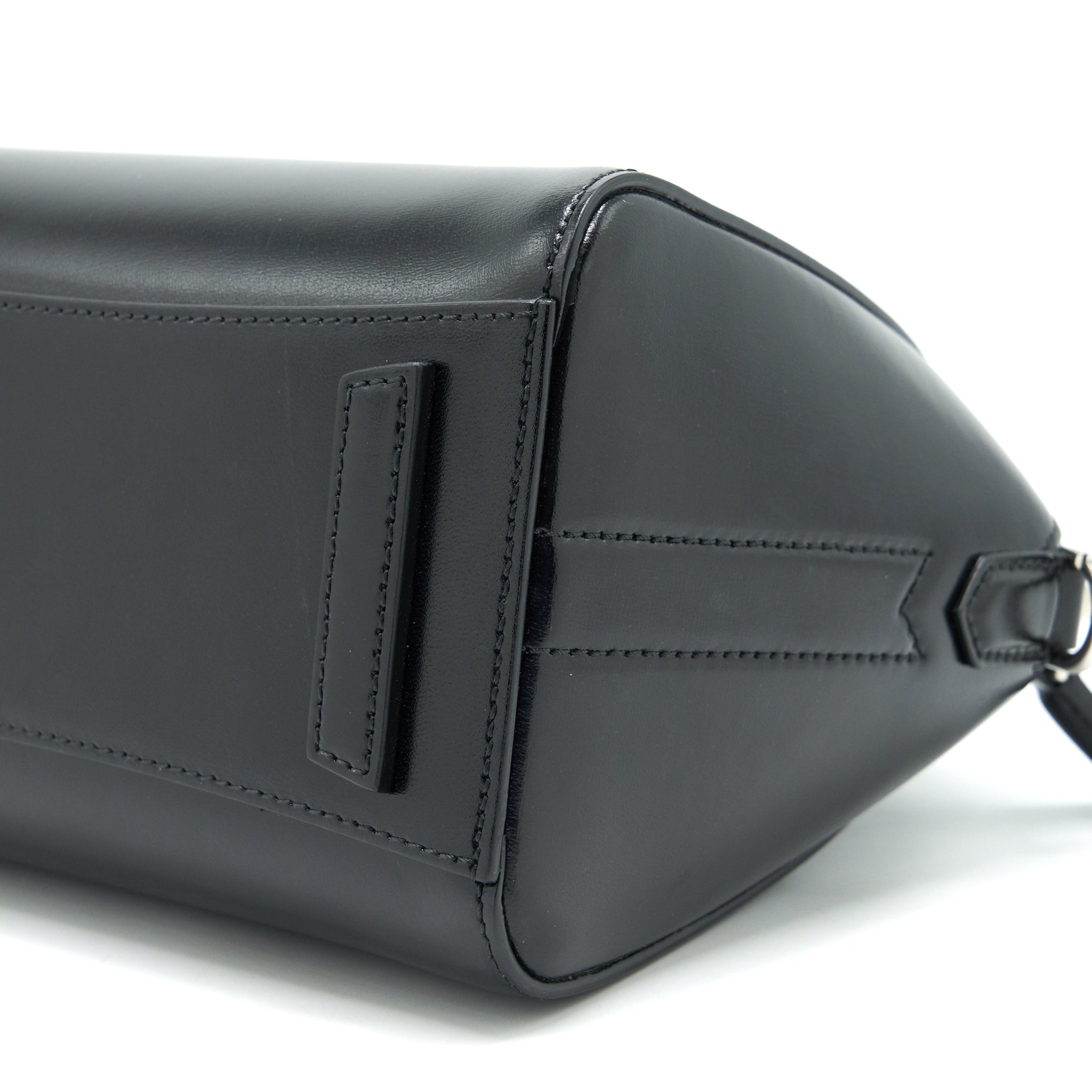givenchy-antigona-mini-in-black-smooth-calfskin