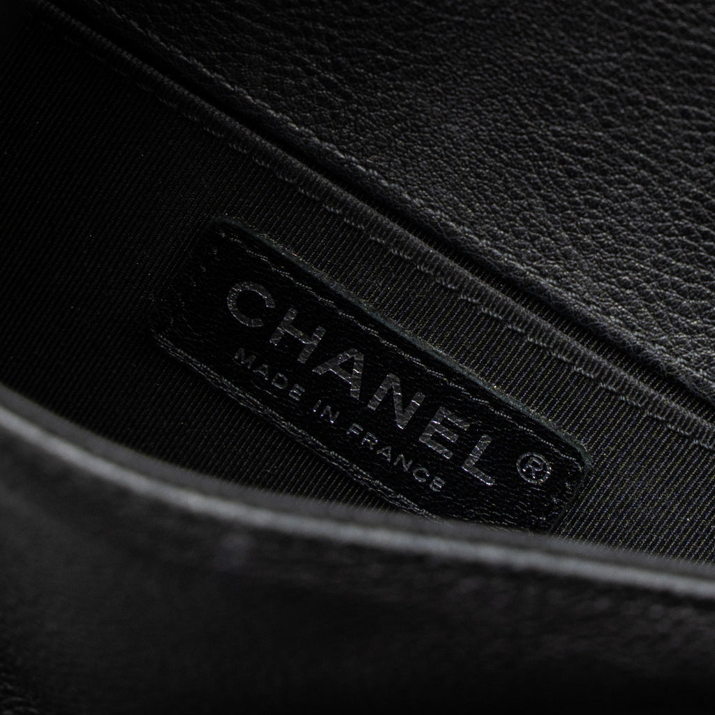 chanel-medium-boy-bag-grained-calfskin-black-ruthenium-hardware