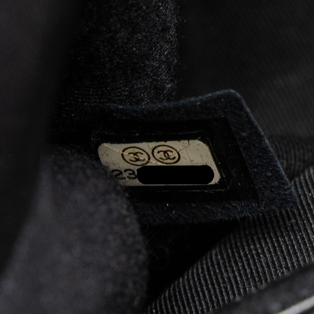 chanel-medium-boy-bag-grained-calfskin-black-ruthenium-hardware