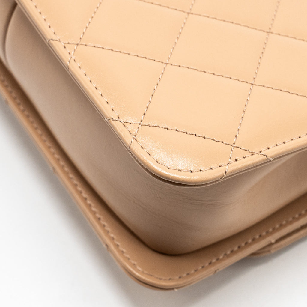 chanel-21a-gold-crush-flap-bag-calfskin-beige-ghw-microchip
