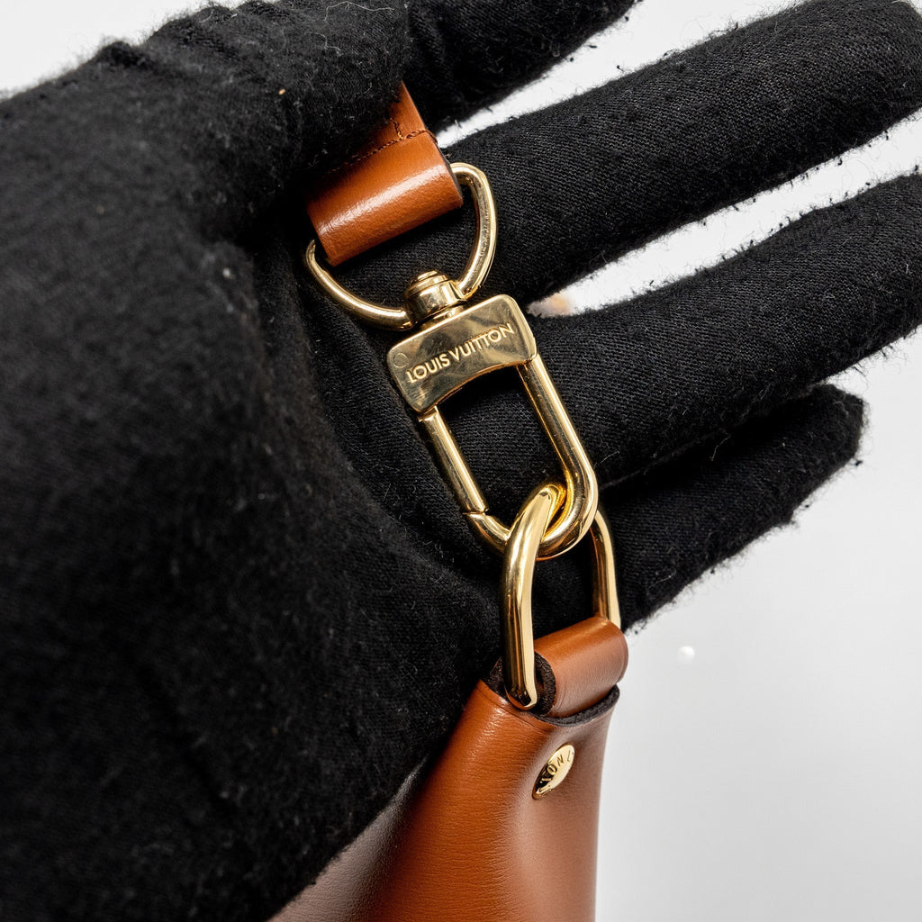 louis-vuitton-loop-hobo-bag-monogram-canvas-ghw