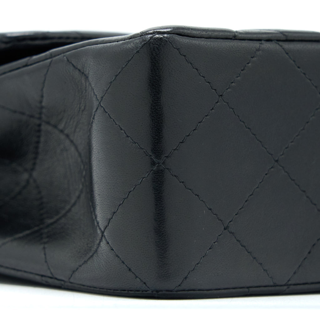 chanel-vintage-classic-double-flap-lambskin-black-ghw