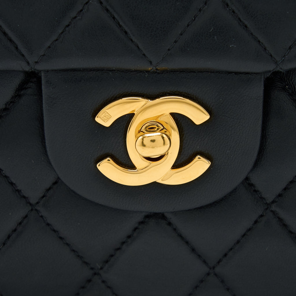 chanel-vintage-classic-double-flap-lambskin-black-ghw