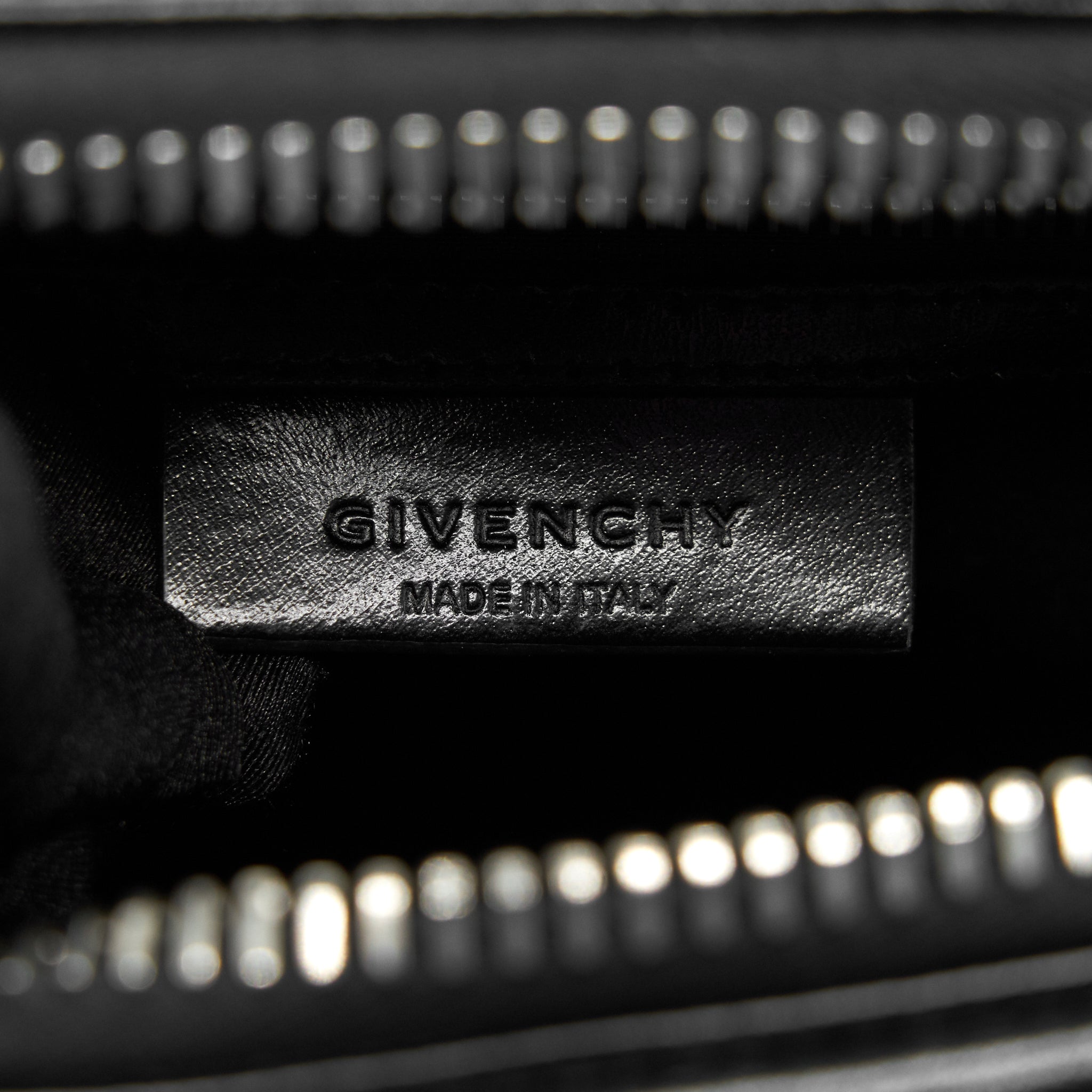givenchy-antigona-mini-in-black-smooth-calfskin