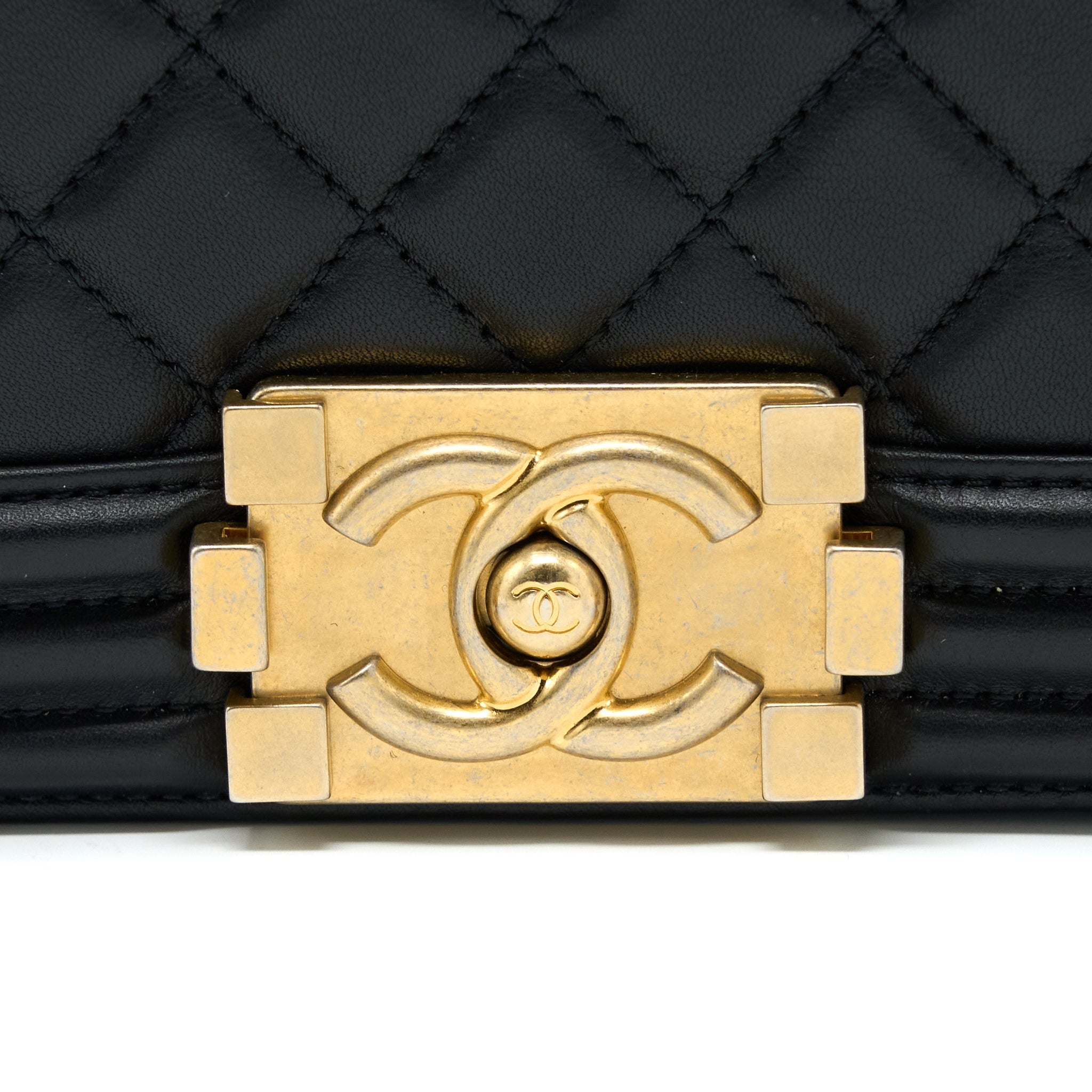 chanel-medium-boy-bag-lambskin-black-brushed-ghw