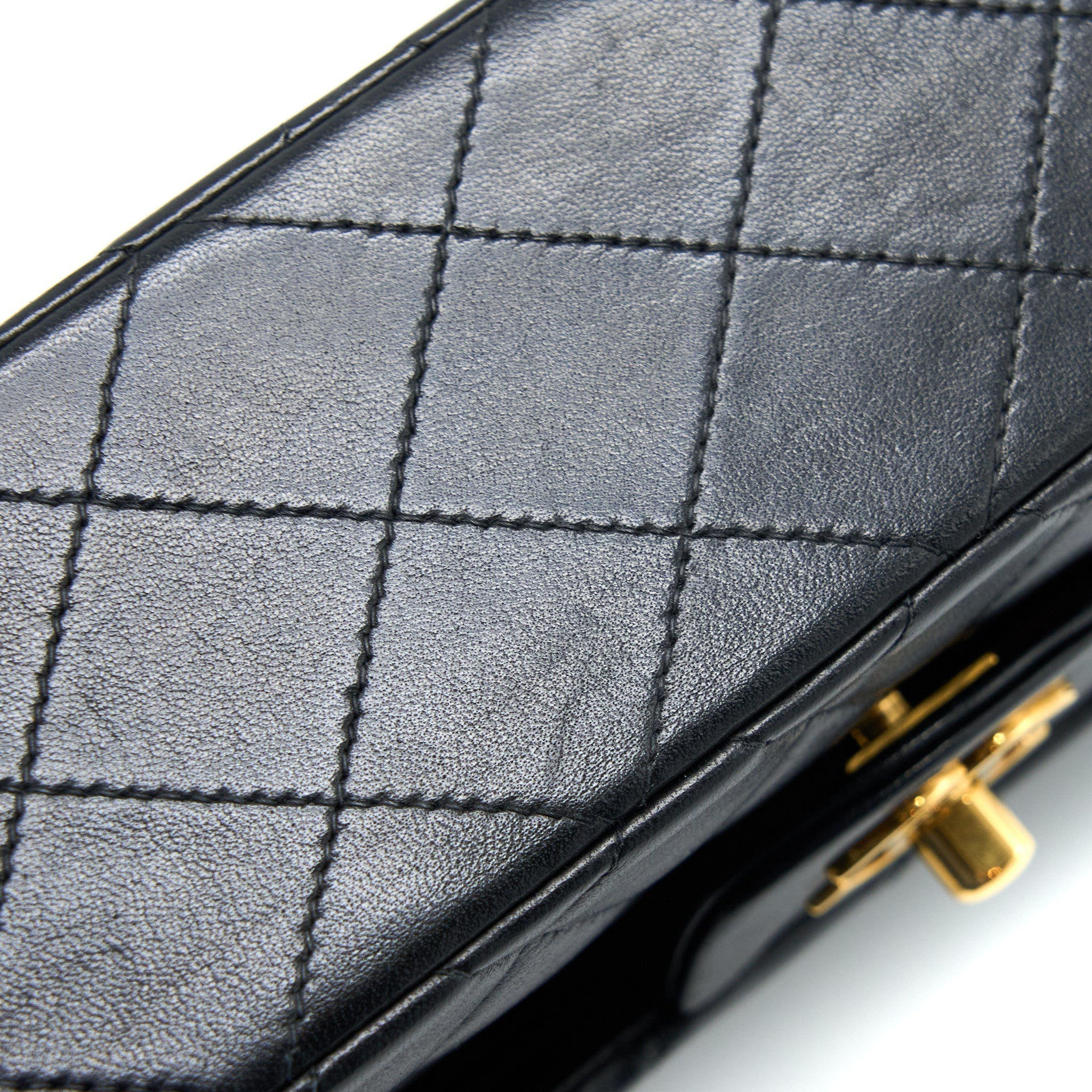 chanel-vintage-classic-double-flap-lambskin-black-ghw