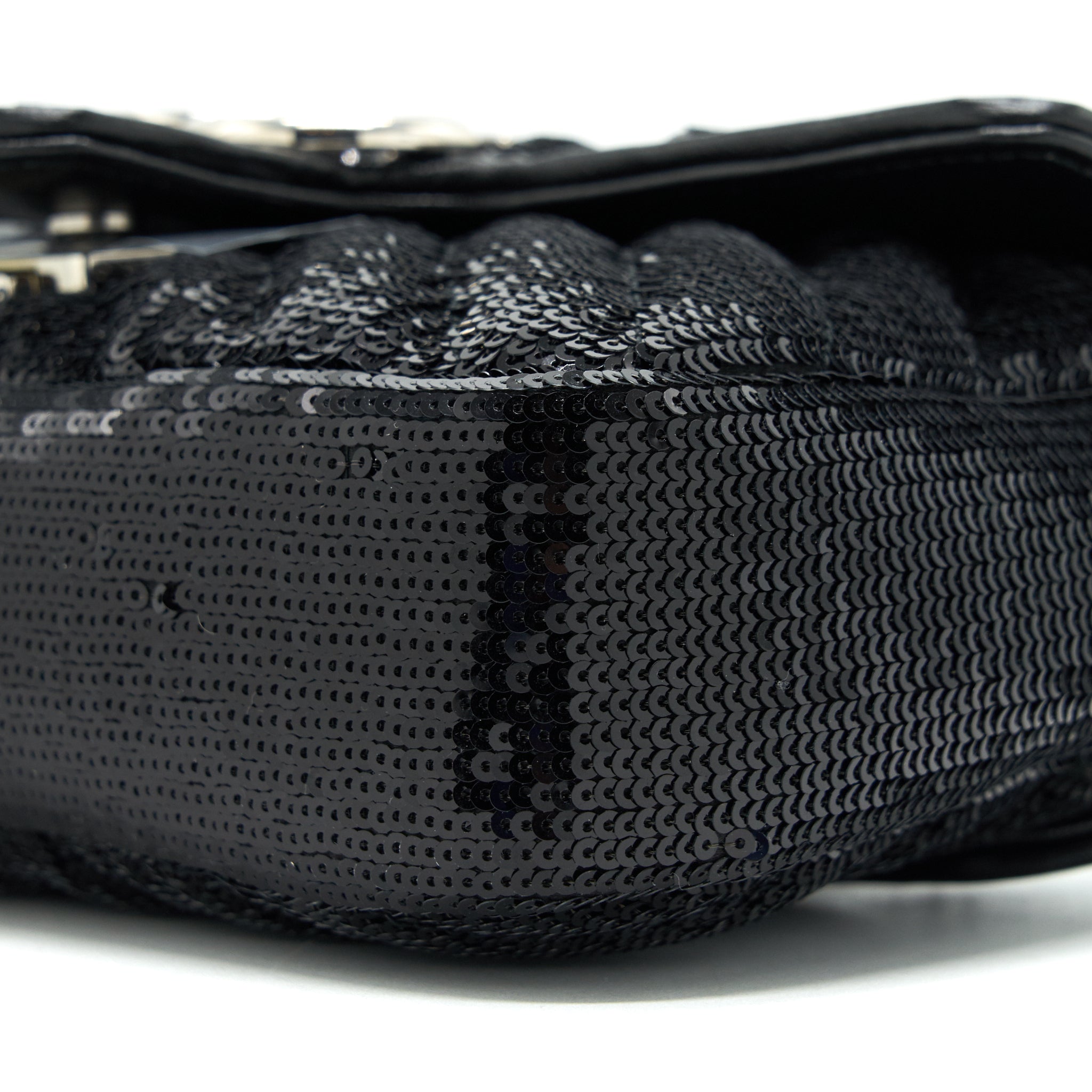 gucci-marmont-mini-sequin-shoulder-bag-black