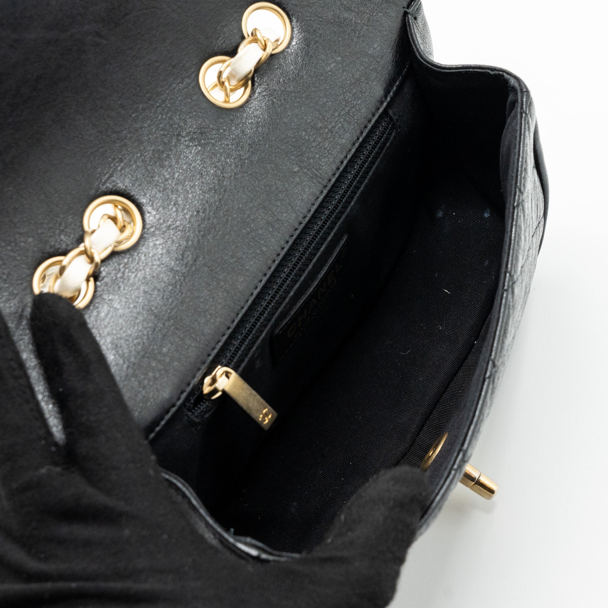 chanel-quilted-flap-bag-white-black-ghw