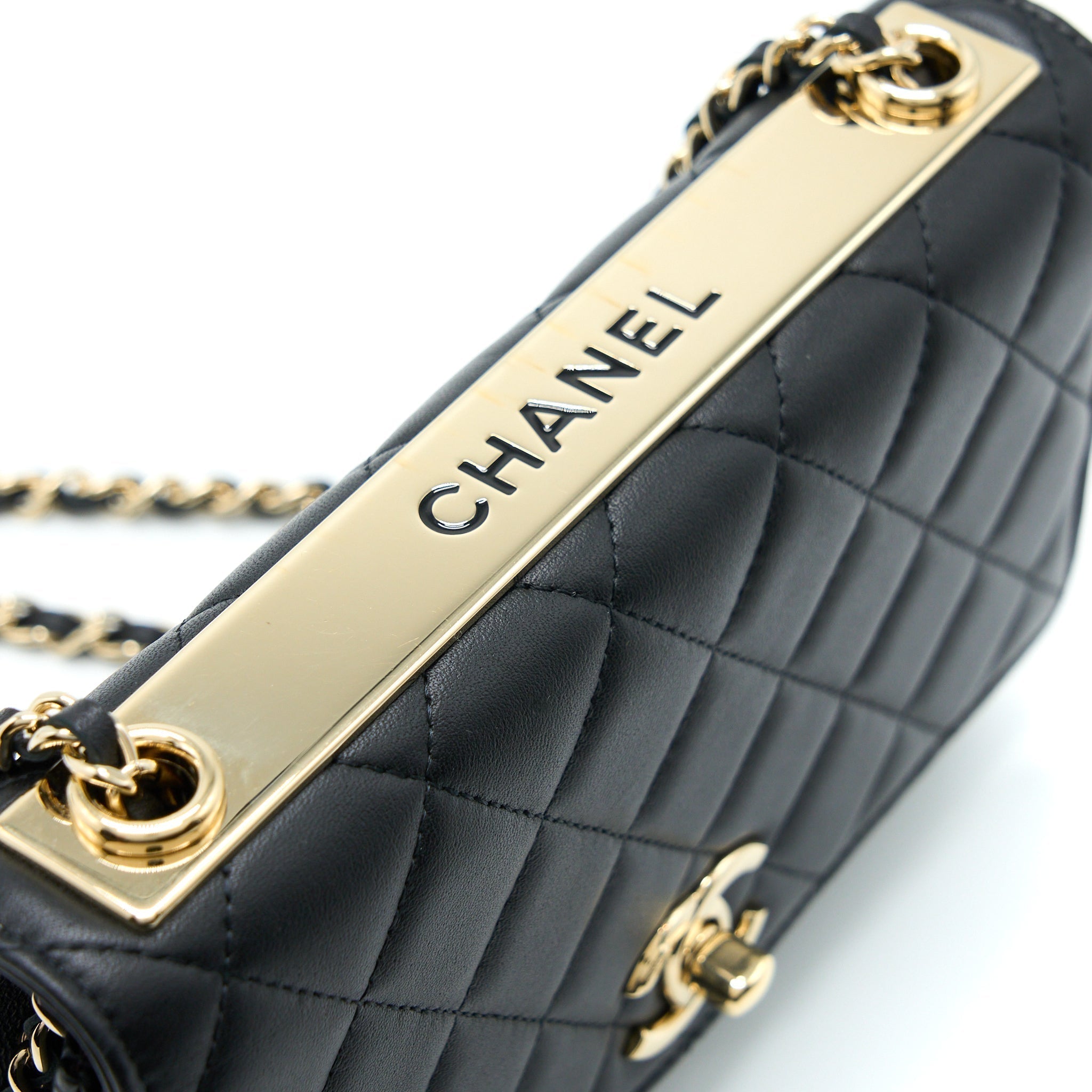 chanel-trendy-cc-wallet-on-chain-lambskin-black-ghw