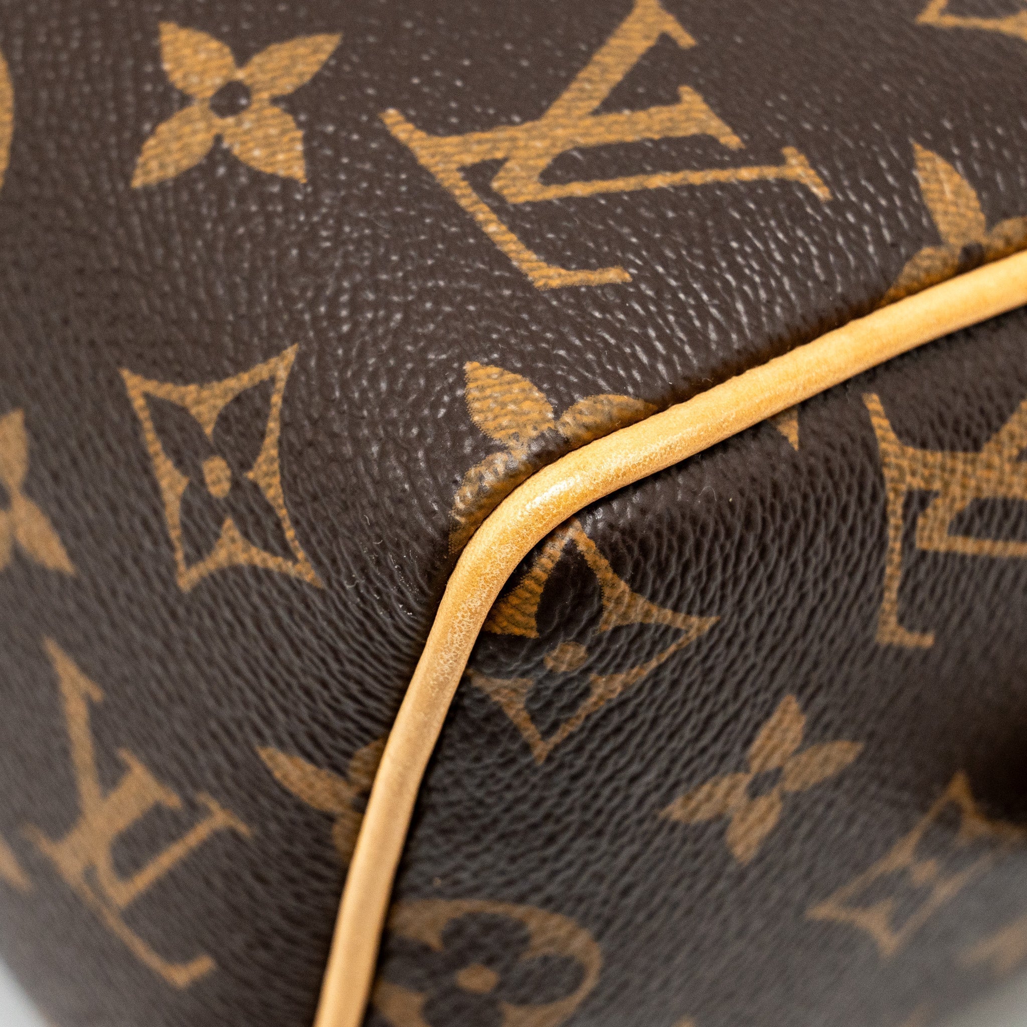 louis-vuitton-speedy-bandouliere-20-monogram-canvas-with-black-strap-ghw-1