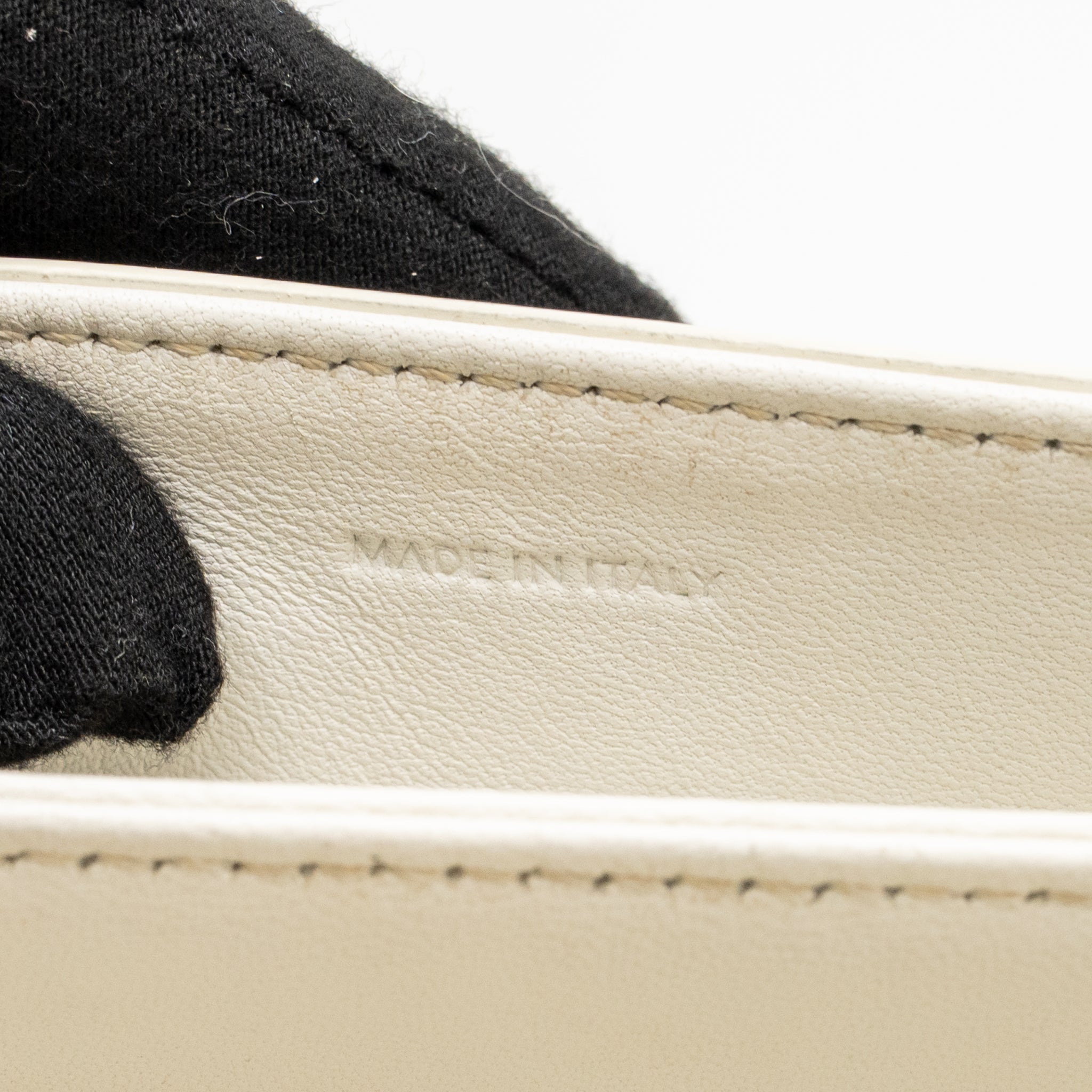 celine-teen-triomphe-bag-calfskin-white-ivory-ghw