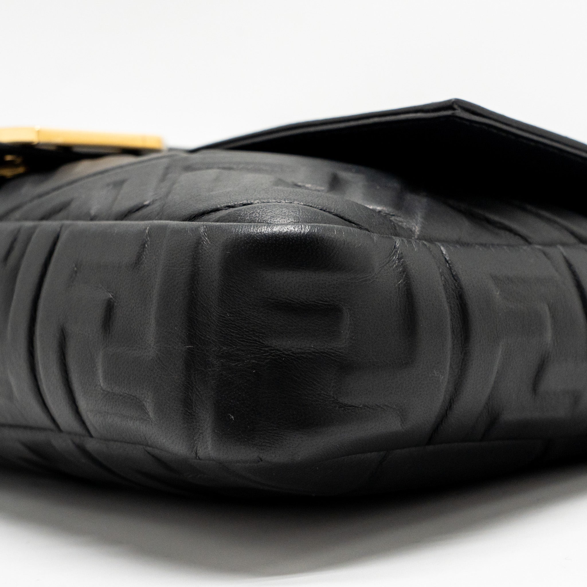 fendi-large-baguette-bag-nappa-black-ghw-1